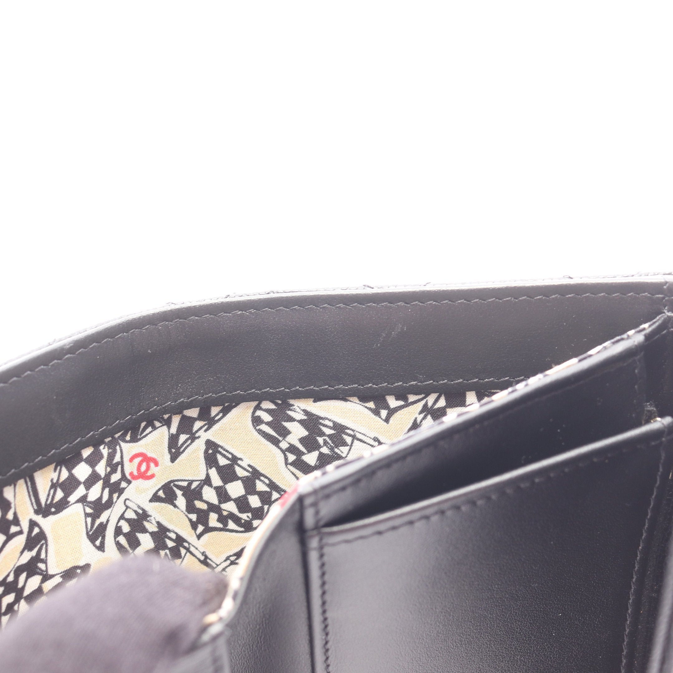 CHANEL キャビアスキン　マトラッセ　三つ折り財布　背面ケース シャネル マトラッセ キャビアスキン コンパクトウォレット 三つ折り