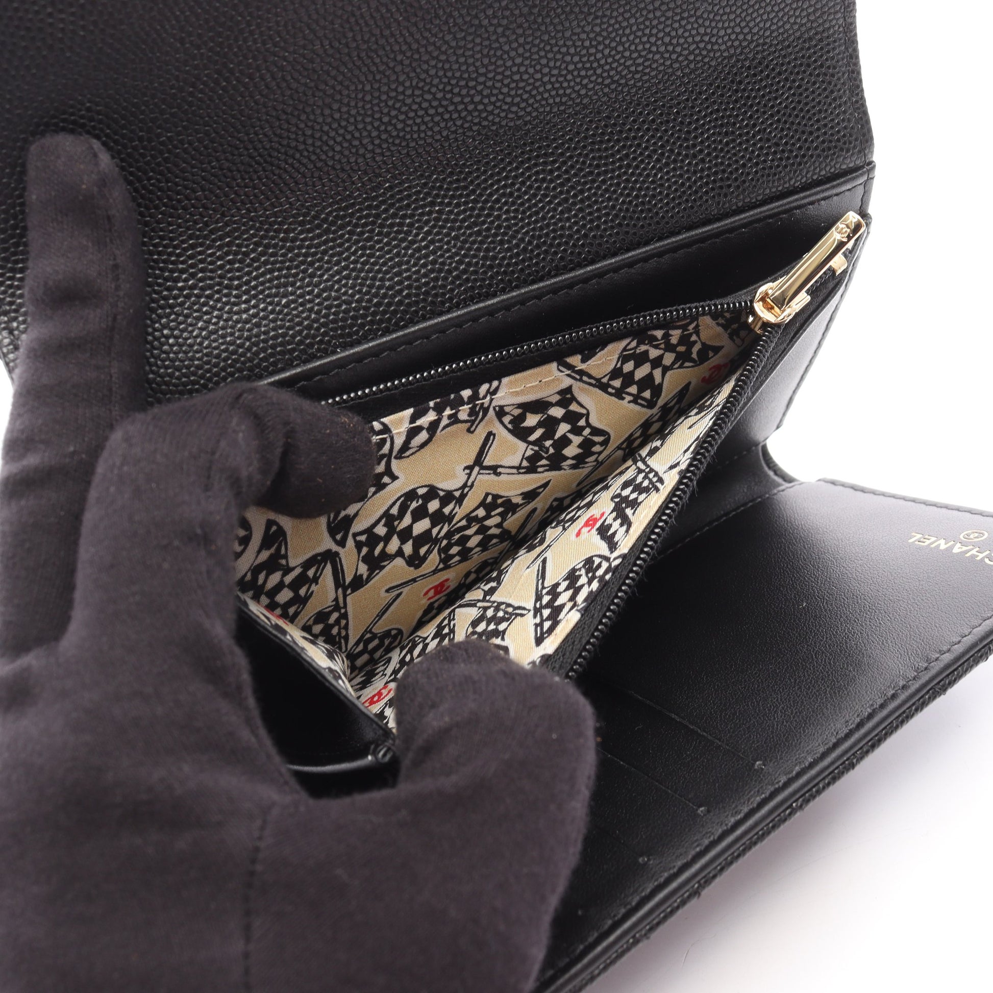 マトラッセ 三つ折り財布 キャビアスキン ブラック ゴールド金具 シャネル 財布・小物 CHANEL