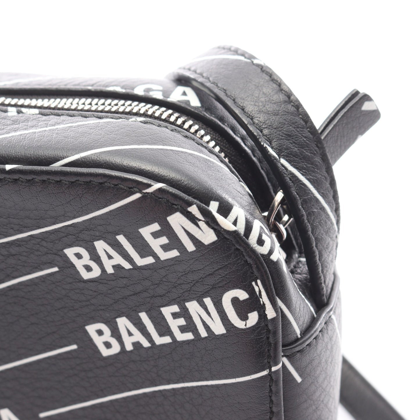 EVERYDAY CAMERA BAG S エブリデイ カメラ バッグ S ショルダーバッグ レザー ブラック ホワイト バレンシアガ バッグ BALENCIAGA
