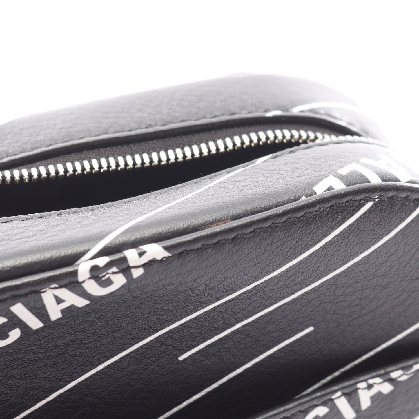 EVERYDAY CAMERA BAG S エブリデイ カメラ バッグ S ショルダーバッグ レザー ブラック ホワイト バレンシアガ バッグ BALENCIAGA