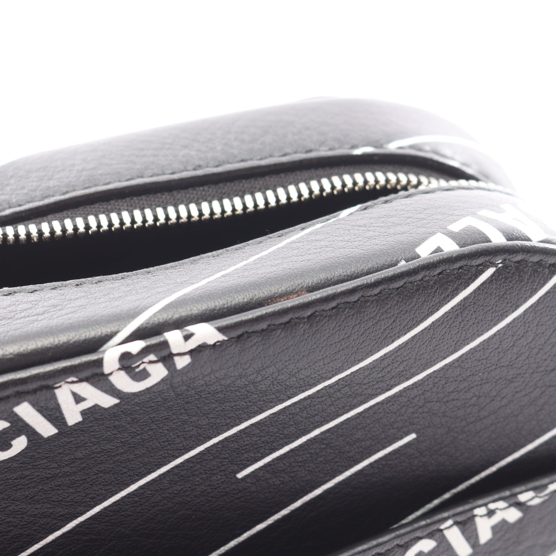 EVERYDAY CAMERA BAG S エブリデイ カメラ バッグ S ショルダーバッグ レザー ブラック ホワイト バレンシアガ バッグ BALENCIAGA