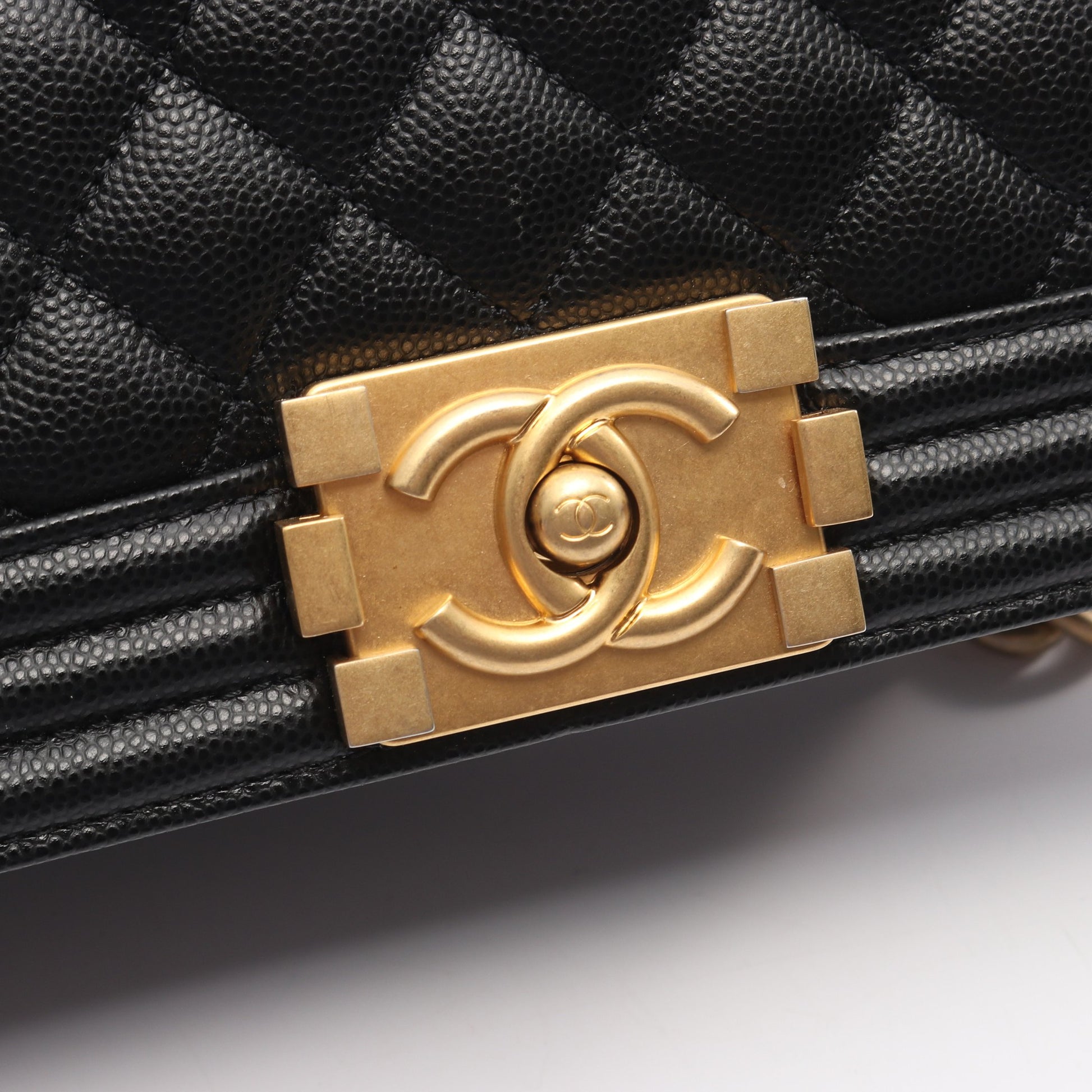 ボーイシャネル チェーンショルダーバッグ キャビアスキン ブラック ゴールド金具 シャネル バッグ CHANEL