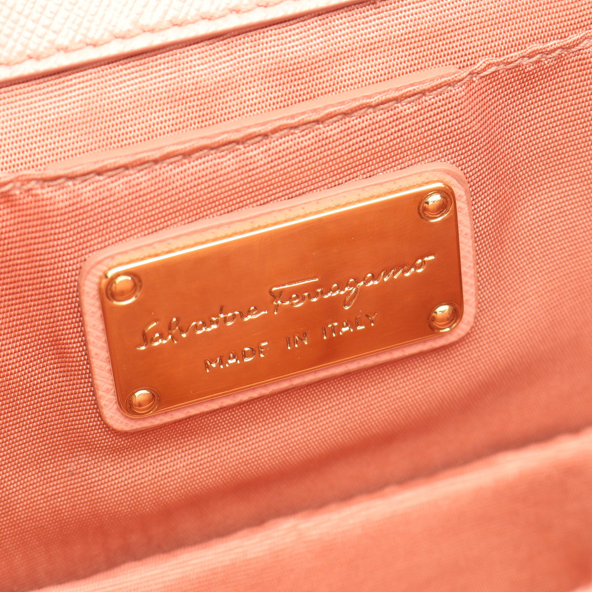 ポシェット ヴァラ リボン チェーンショルダーバッグ レザー ピンク サルヴァトーレフェラガモ バッグ Salvatore Ferragamo