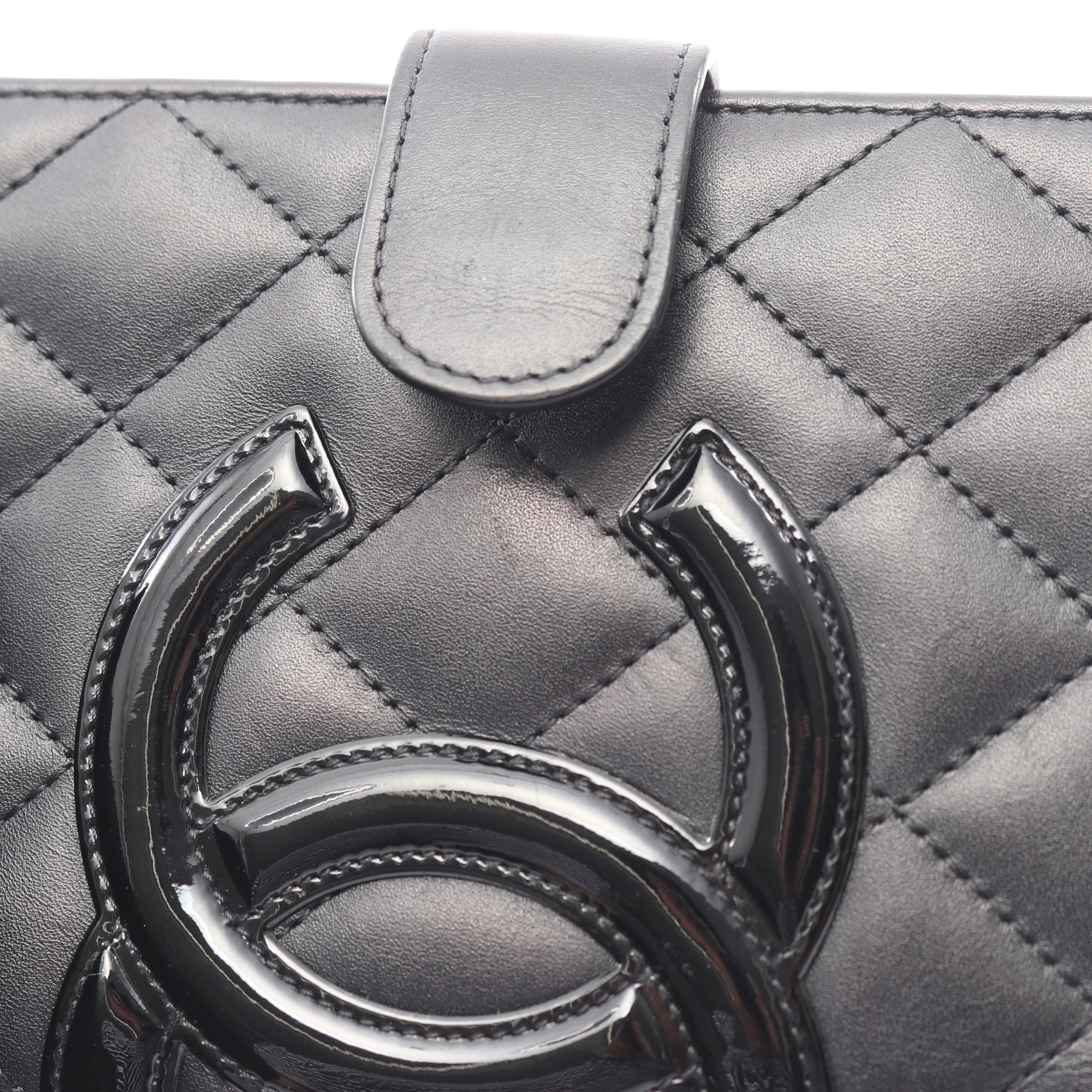 【最終価格】CHANEL 三つ折財布 チョコバー 黒 エナメル シルバー金具 シャネル/長財布/マイクロチョコバー/黒の買取実績【ブランディア】