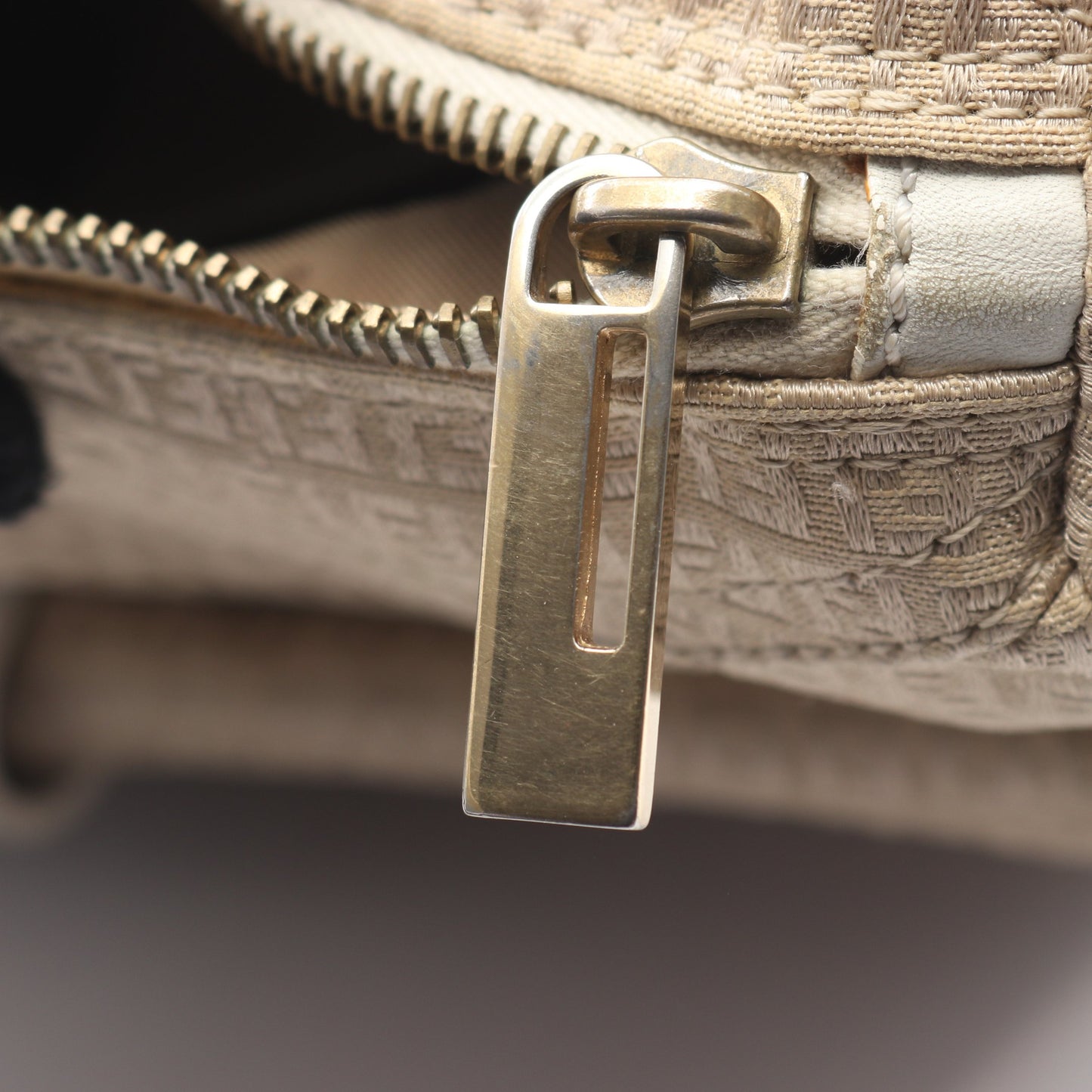 マイクロFF ショルダーバッグ キャンバス レザー ベージュ ホワイト フェンディ バッグ FENDI