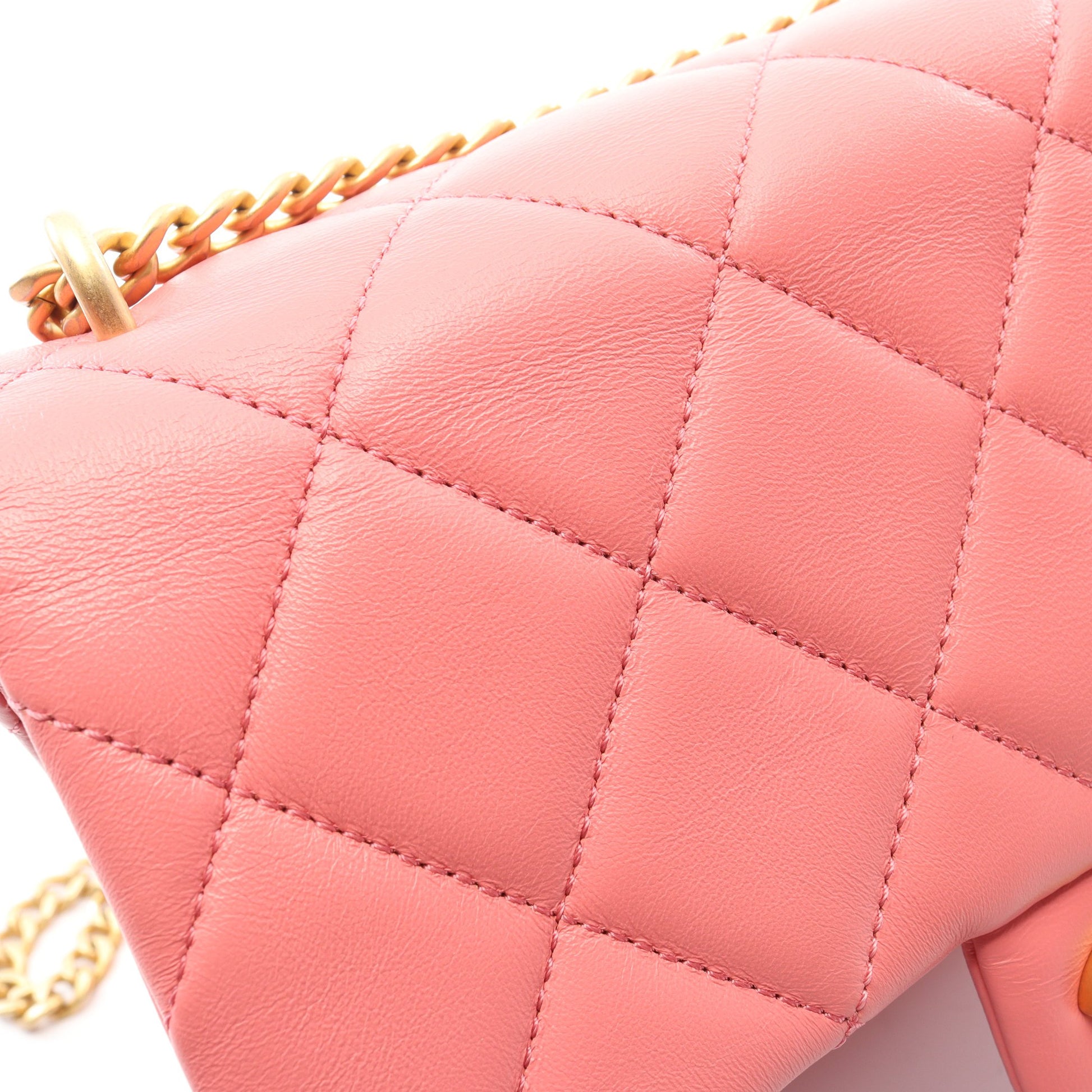 マトラッセ チェーンショルダーバッグ ラムスキン ピンク ゴールド金具 シャネル バッグ CHANEL