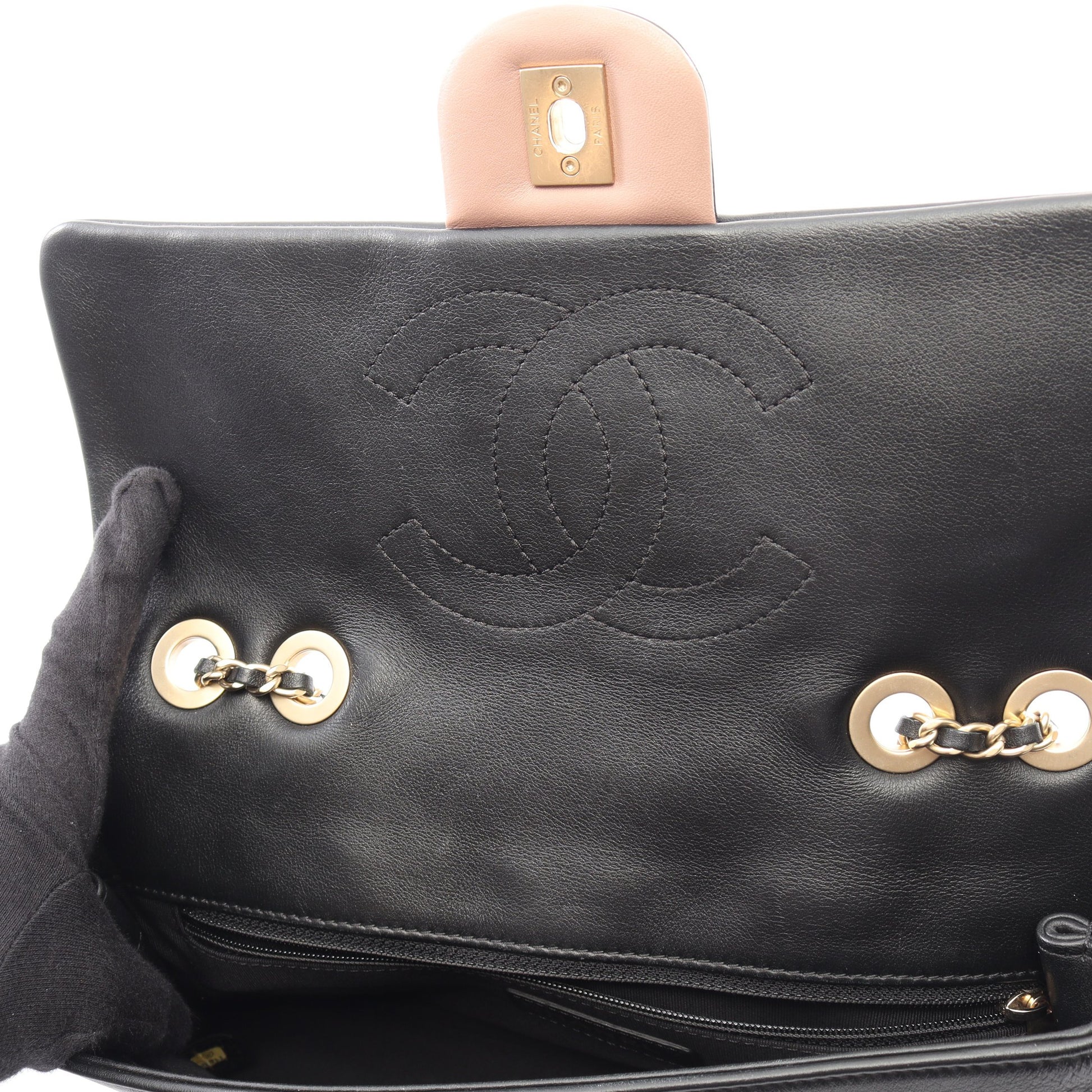 マトラッセ Wチェーンショルダーバッグ ラムスキン ピンクベージュ ブラック ゴールド金具 シャネル バッグ CHANEL