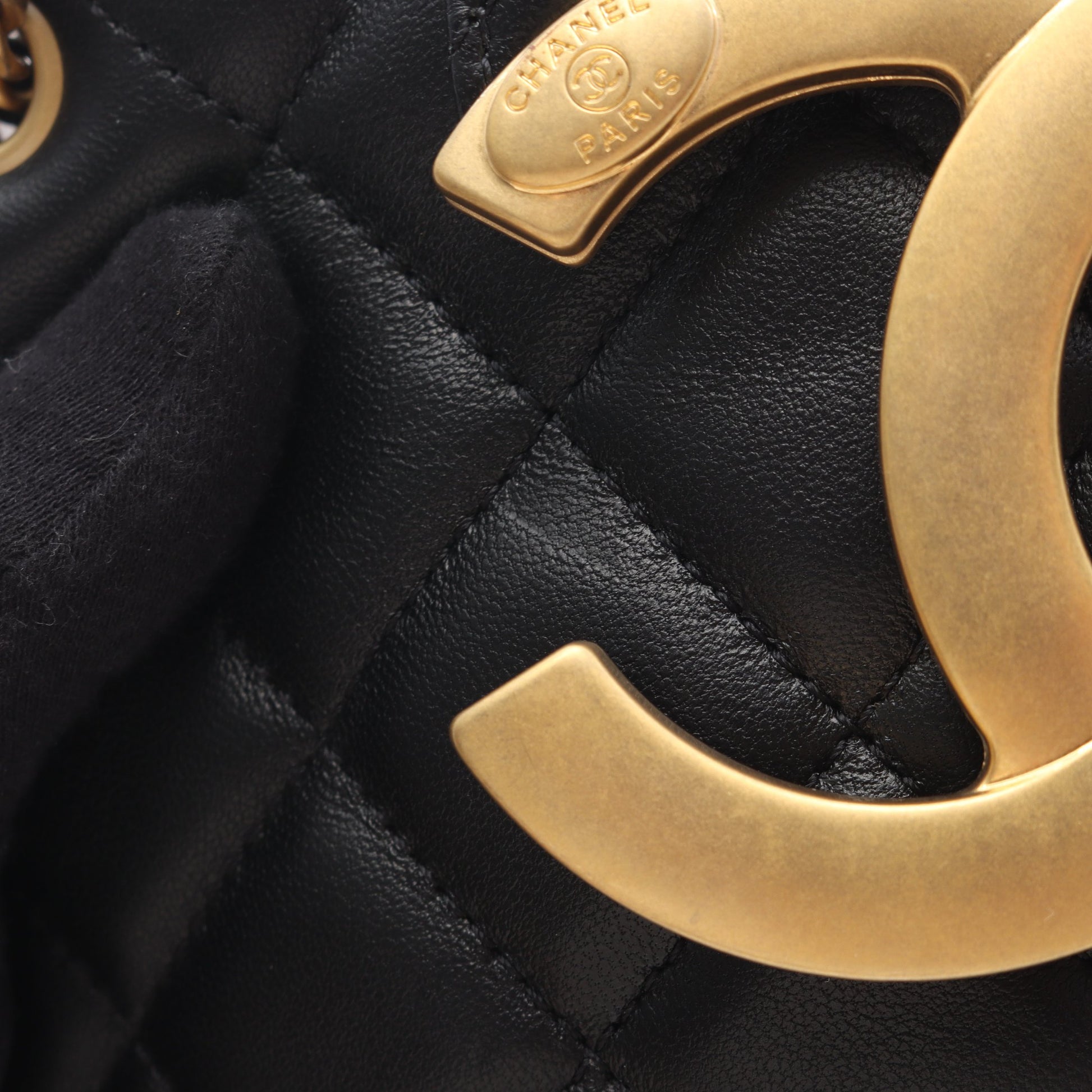 マトラッセ Wチェーンショルダーバッグ ラムスキン ブラック ゴールド金具 シャネル バッグ CHANEL