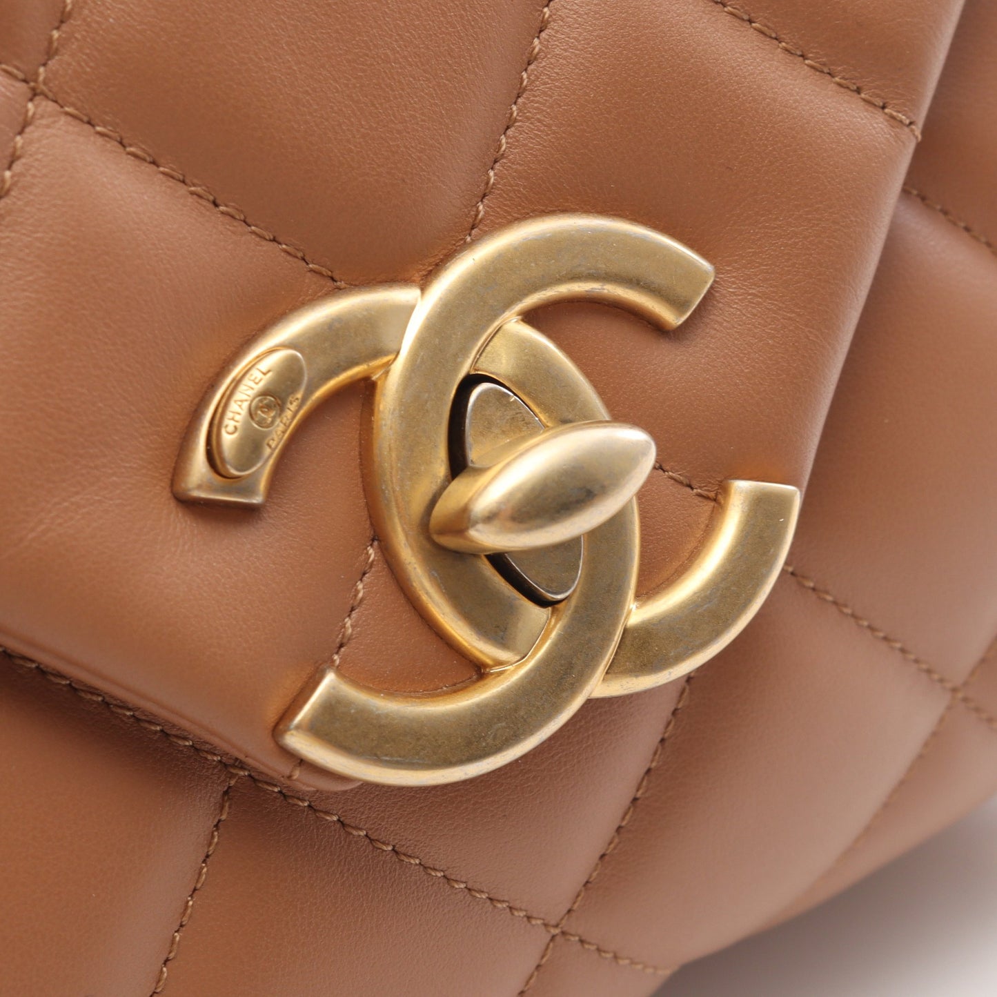 マトラッセ 2WAY チェーンショルダーバッグ レザー ライトブラウン ゴールド金具 シャネル バッグ CHANEL