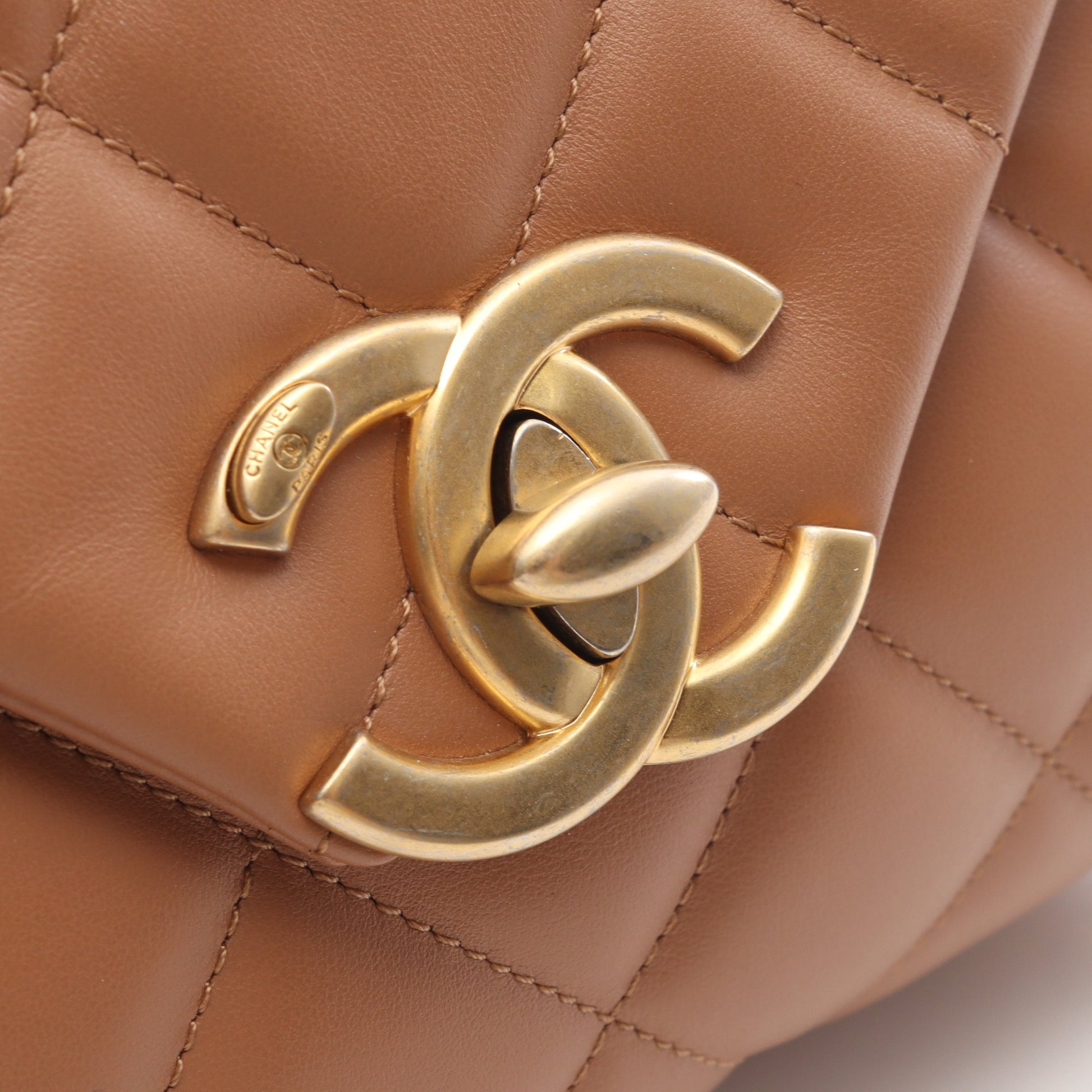 マトラッセ 2WAY チェーンショルダーバッグ レザー ライトブラウン ゴールド金具 シャネル バッグ CHANEL