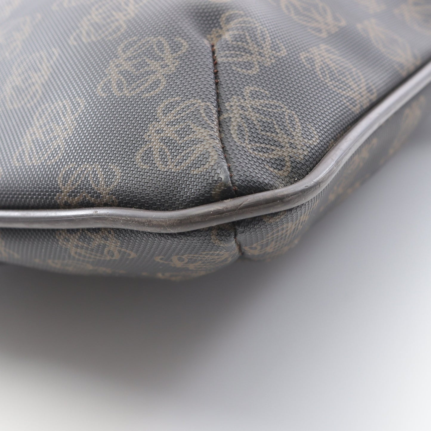 アナグラム ショルダーバッグ PVC レザー ダークブラウン ロエベ バッグ LOEWE