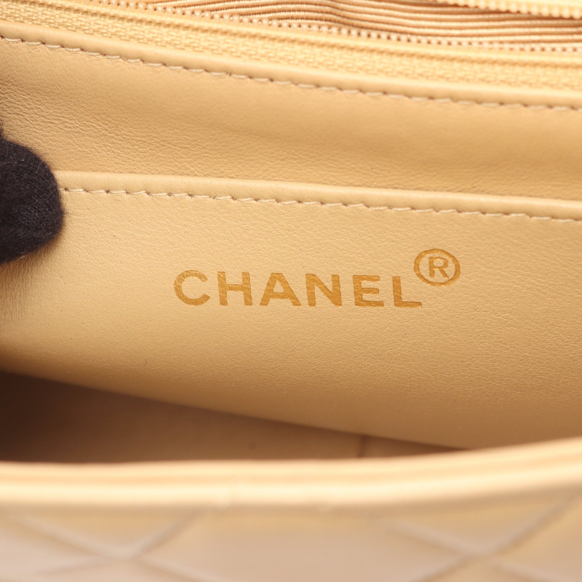 マトラッセ ダイアナフラップ チェーンショルダーバッグ ラムスキン ベージュ ゴールド金具 シャネル バッグ CHANEL