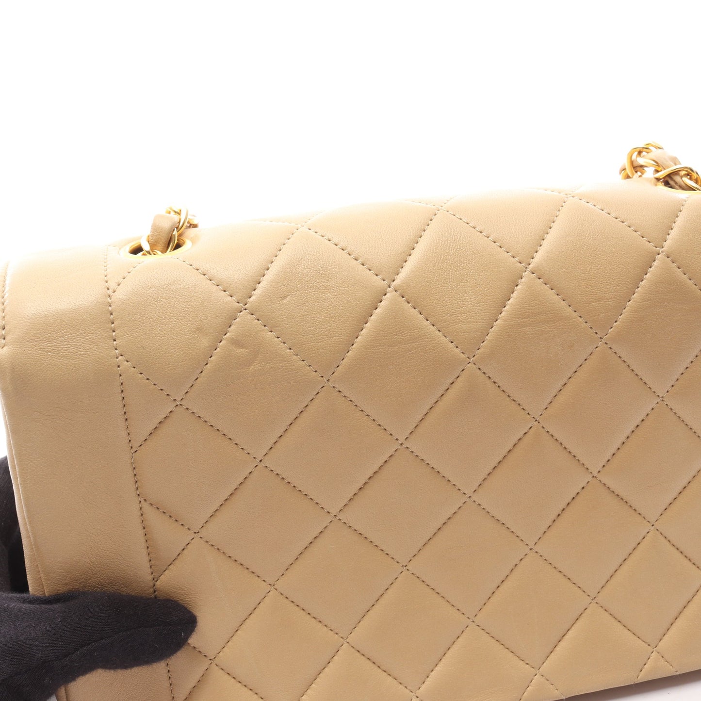 マトラッセ ダイアナフラップ チェーンショルダーバッグ ラムスキン ベージュ ゴールド金具 シャネル バッグ CHANEL