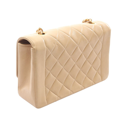 マトラッセ ダイアナフラップ チェーンショルダーバッグ ラムスキン ベージュ ゴールド金具 シャネル バッグ CHANEL
