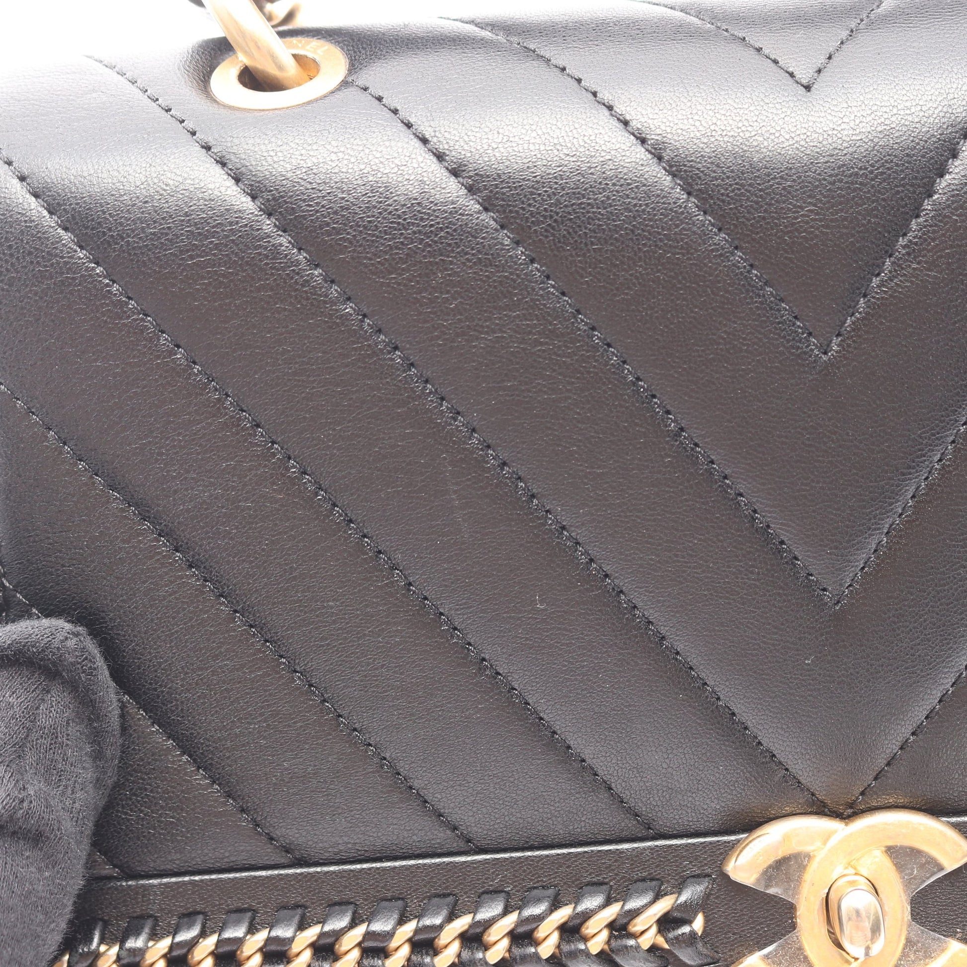 Vステッチ シェブロン 2WAY チェーンショルダーバッグ レザー ブラック ゴールド金具 シャネル バッグ CHANEL