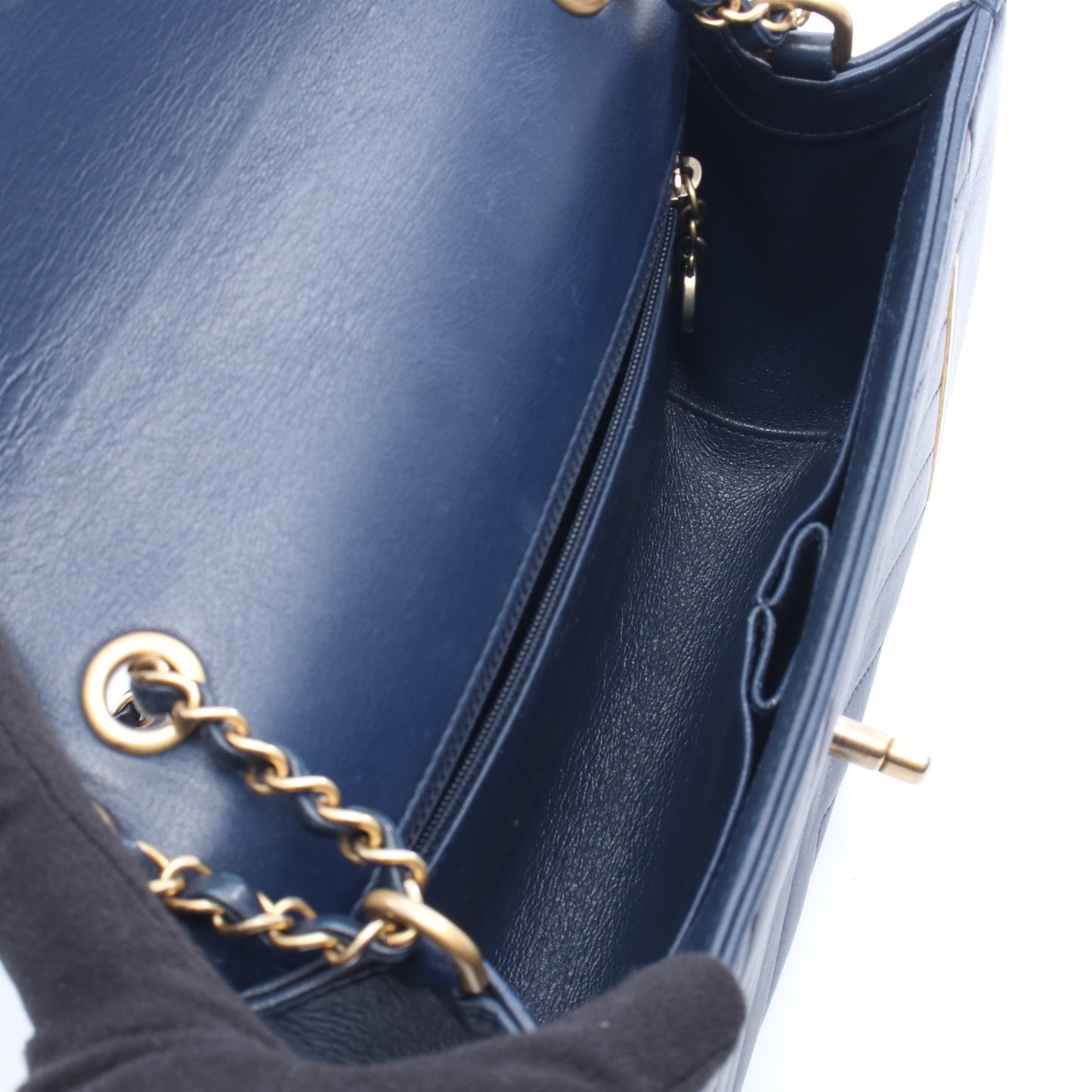 シェブロン Vステッチ チェーンショルダーバッグ ラムスキン ネイビー ゴールド金具 シャネル バッグ CHANEL