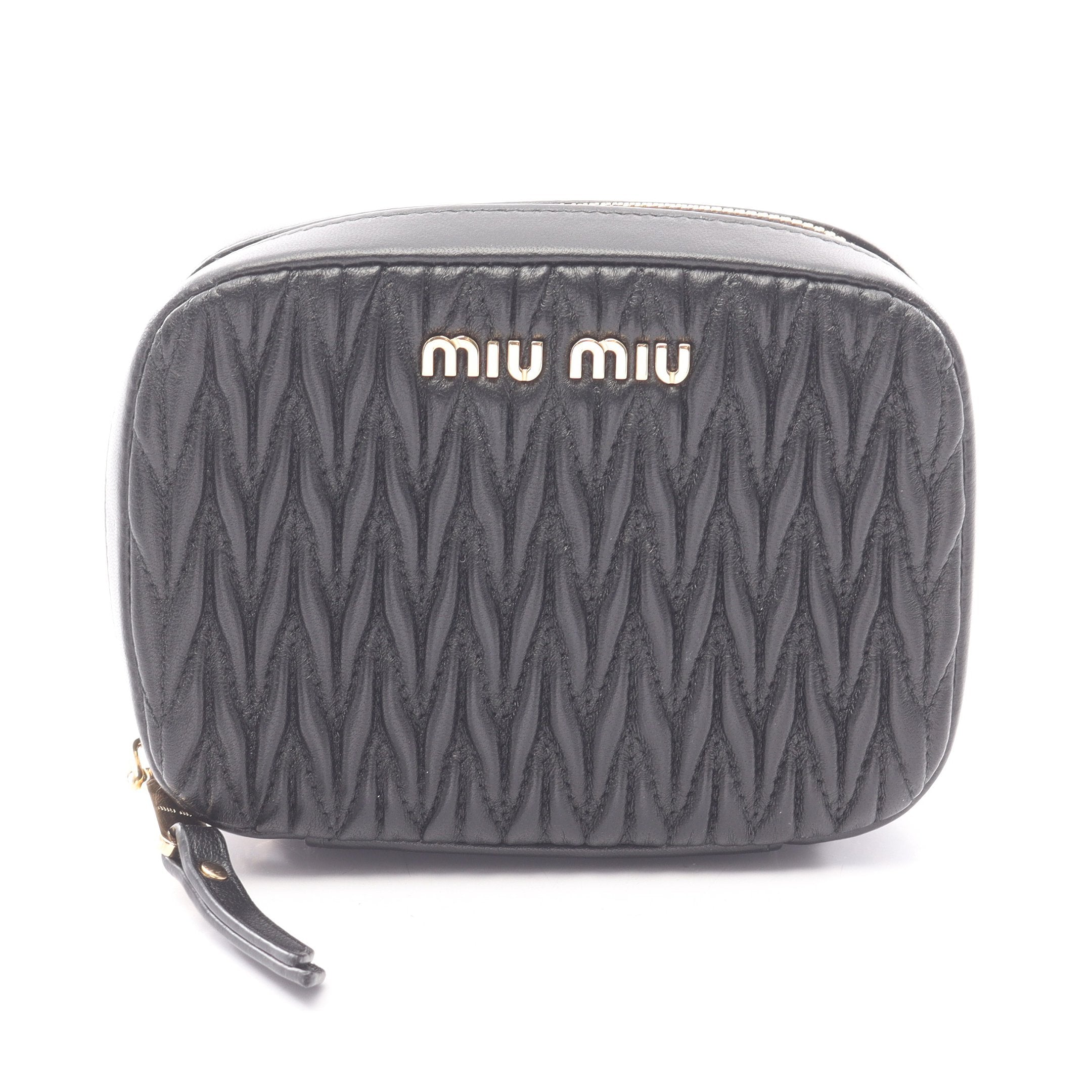 MIUMIUエナメルスタッズリボンポーチ黒新品R10 財布　ケース MIU MIU - MIUMIUエナメルスタッズリボンポーチ黒新品R10 財布 コイン