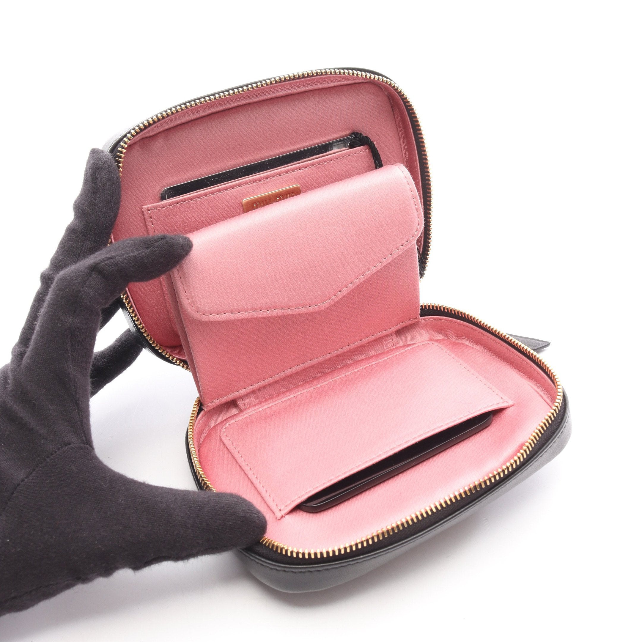 【美品】Miu Miu マテラッセ レザー ポーチ MIU MIU/ミュウミュウ通販 | マテラッセ ナッパレザー ポーチ【送料
