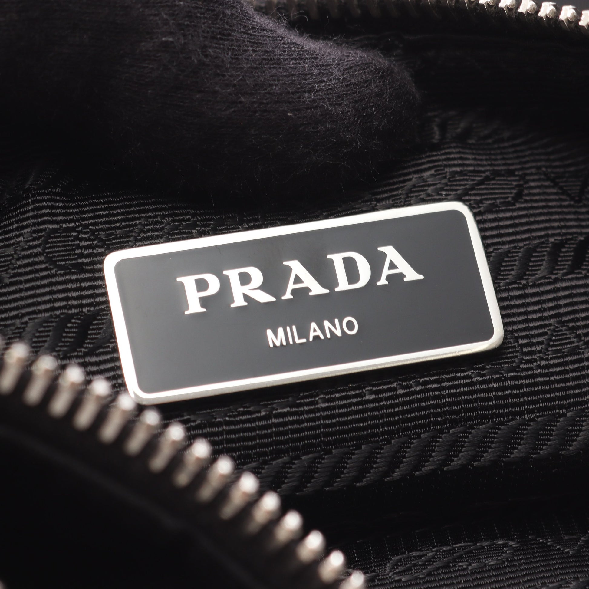Re-Edition 2000 ショルダーバッグ ナイロン サフィアーノレザー ブラック プラダ バッグ PRADA