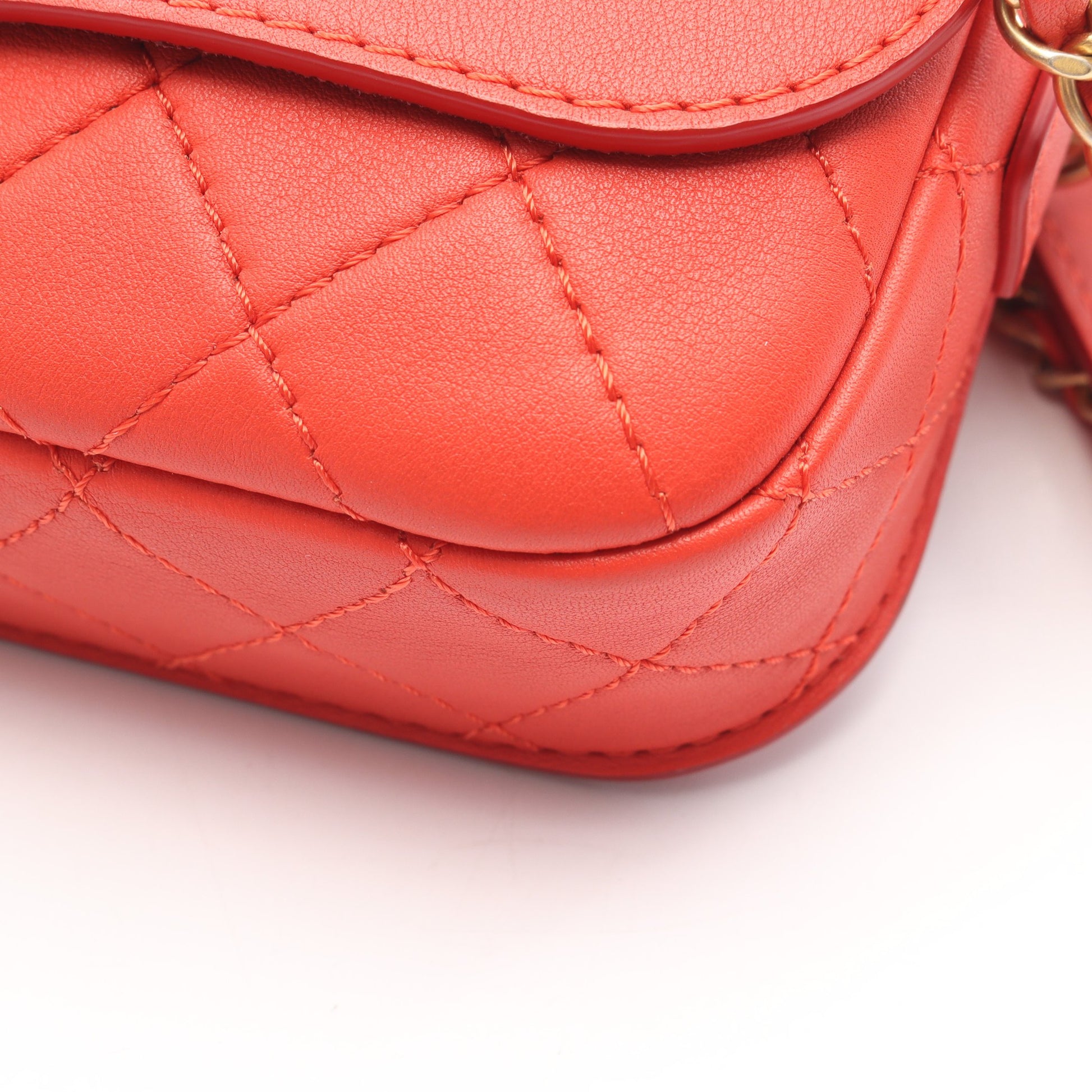 マトラッセ チェーンショルダーバッグ ラムスキン オレンジレッド ゴールド金具 シャネル バッグ CHANEL