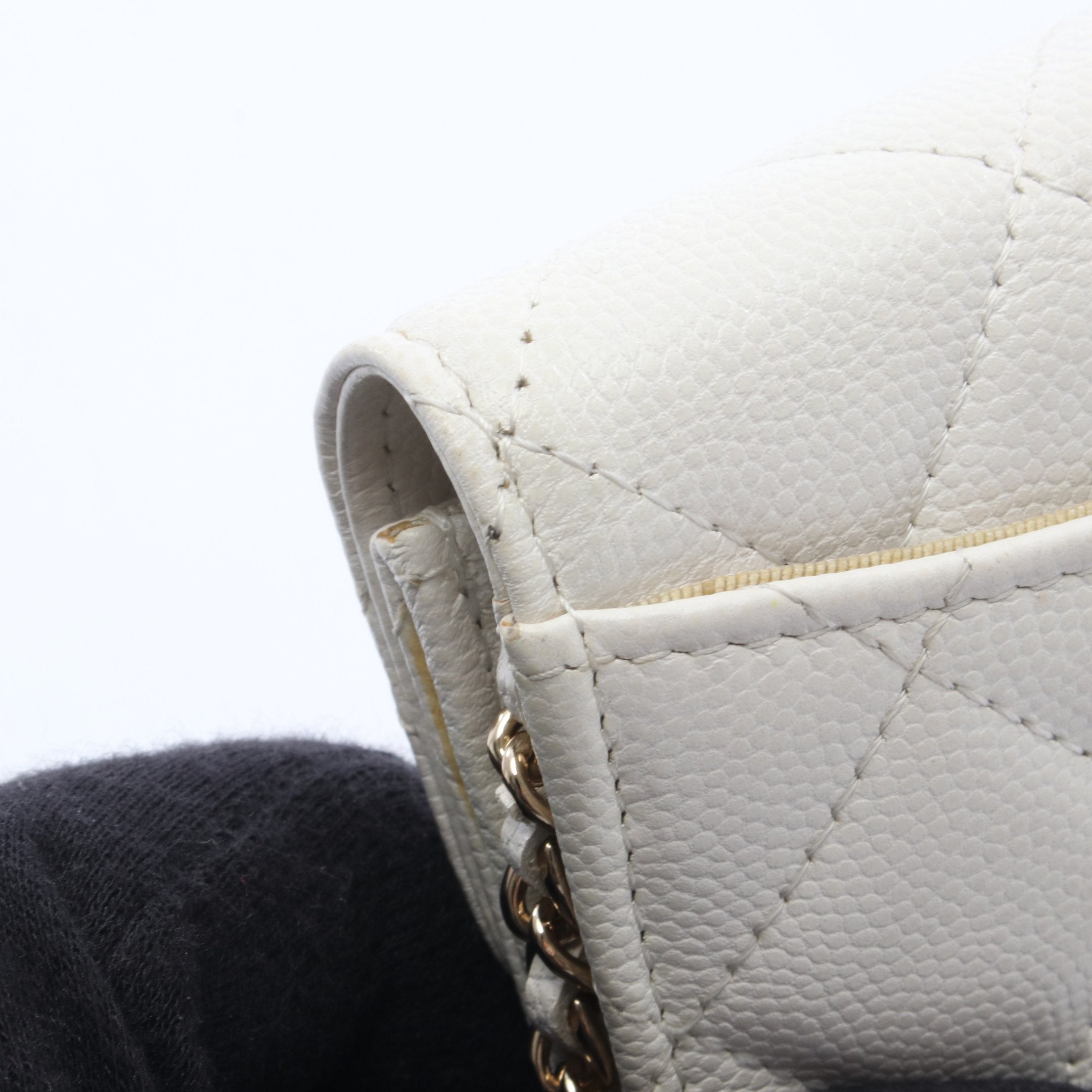あい　シャネル　マトラッセ　キャビアスキン　チェーンウォレット　ホワイト CHANEL（シャネル） ショルダーバッグ キャビアスキン マトラッセ WOC