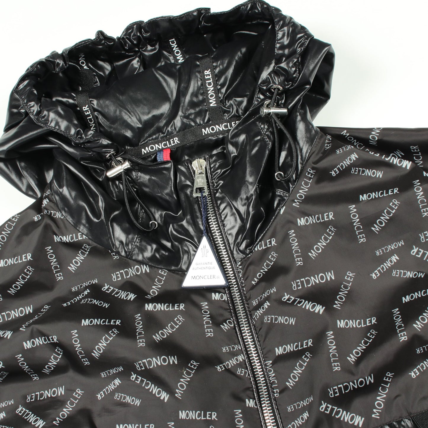 GIDAYU ロゴプリント フード付き ナイロンジャケット ブラック モンクレール アウター MONCLER