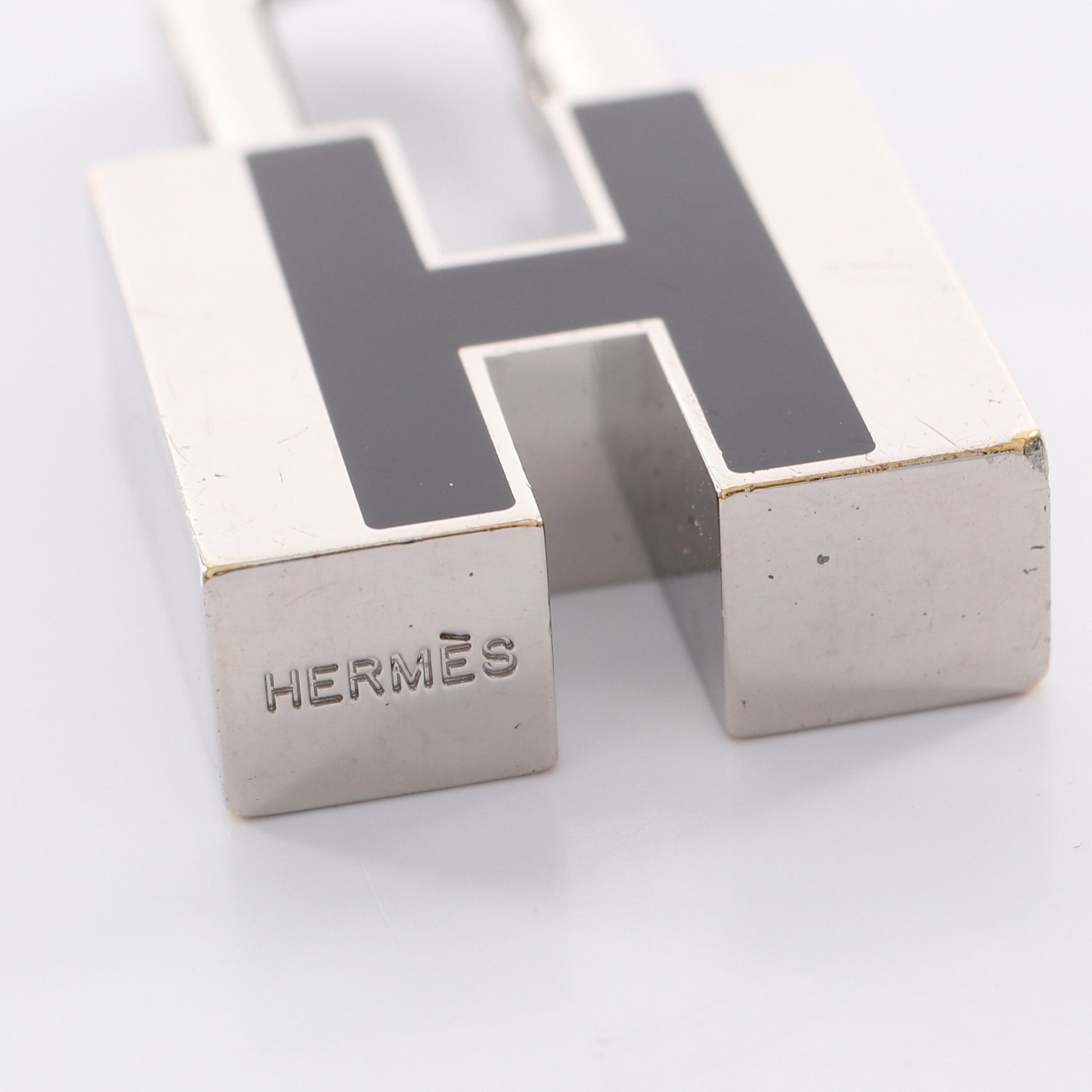 カデナチャーム Hモチーフ バッグチャーム シルバー ブラック エルメス 財布・小物 HERMES