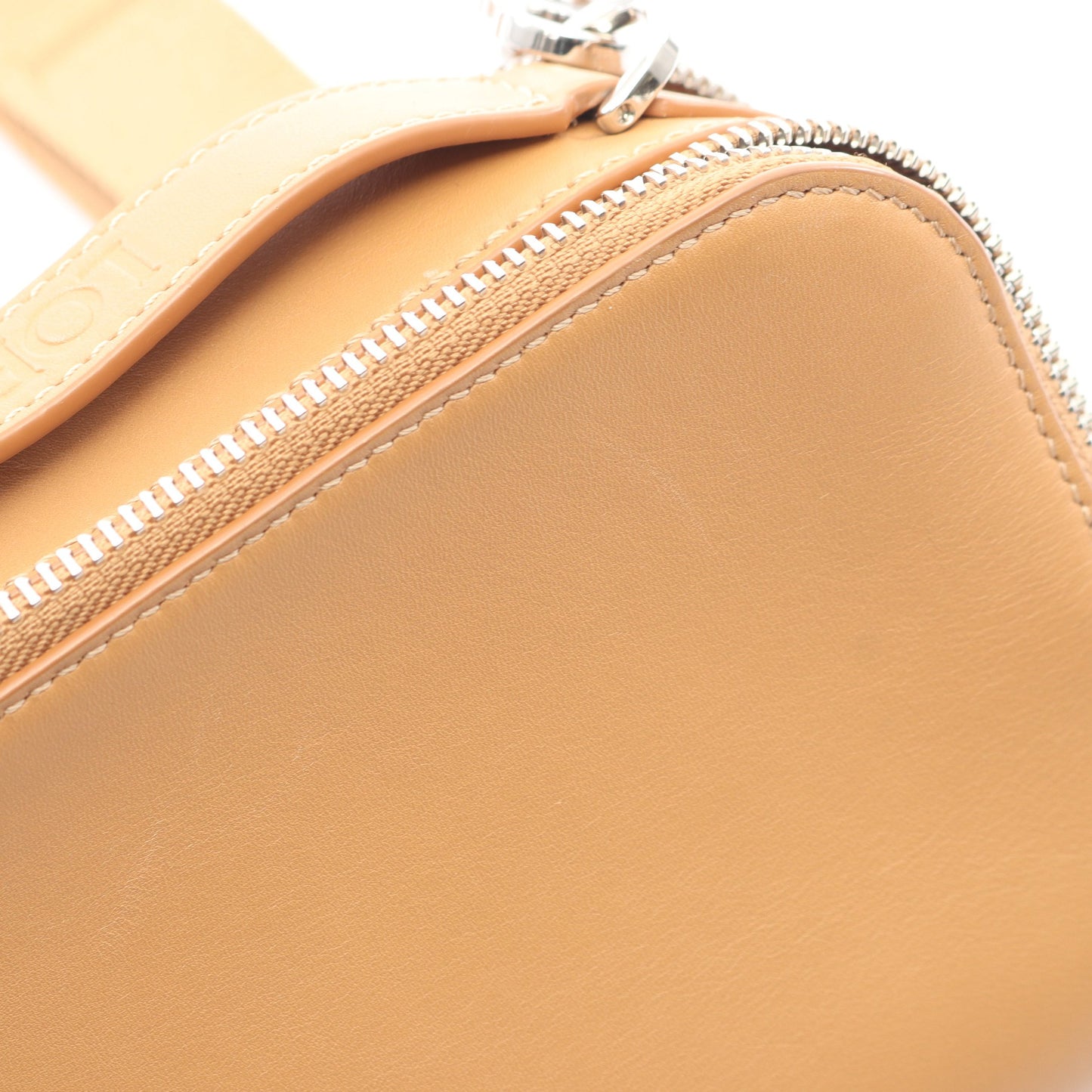 クロスボディ カメラバッグ ミニ 2WAY ハンドバッグ レザー ベージュ ロエベ バッグ LOEWE