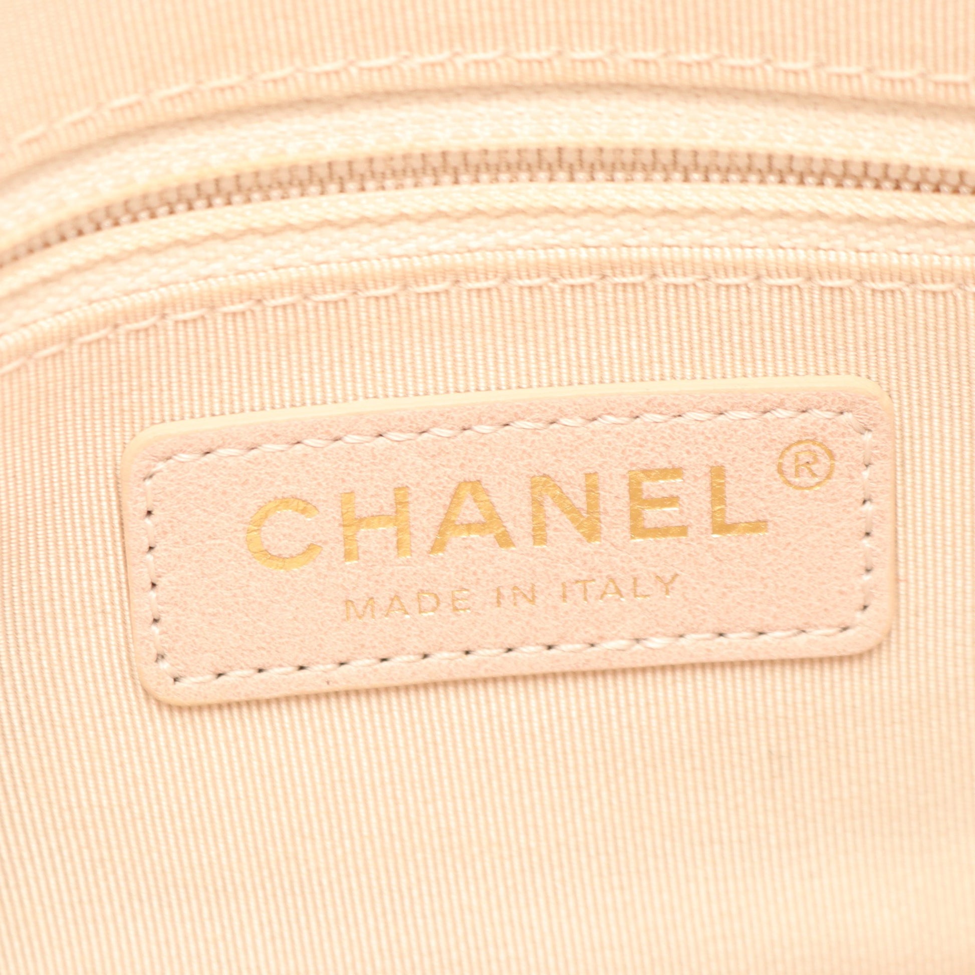 マトラッセ カメラバッグ チェーンショルダーバッグ キャビアスキン アイボリー ゴールド金具 シャネル バッグ CHANEL