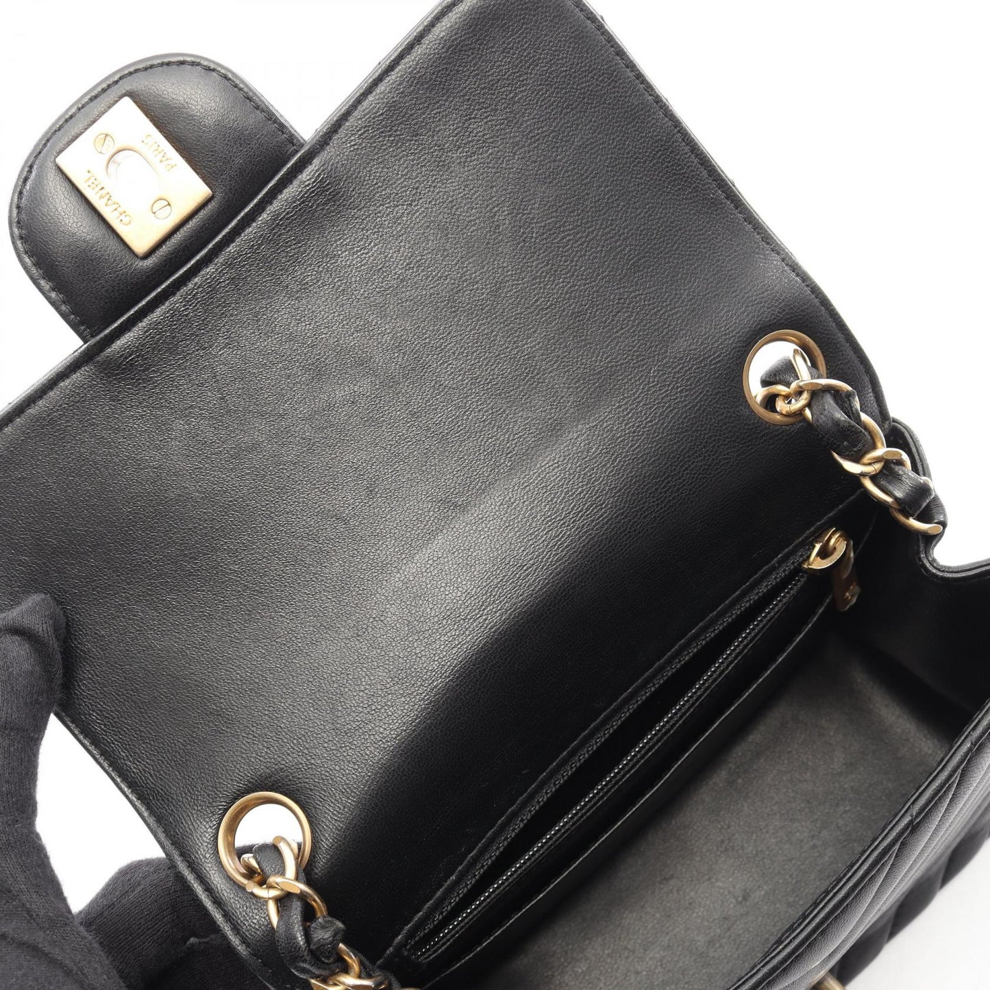 シェブロン Vステッチ ミニ チェーンショルダーバッグ ラムスキン ブラック ゴールド金具 シャネル バッグ CHANEL
