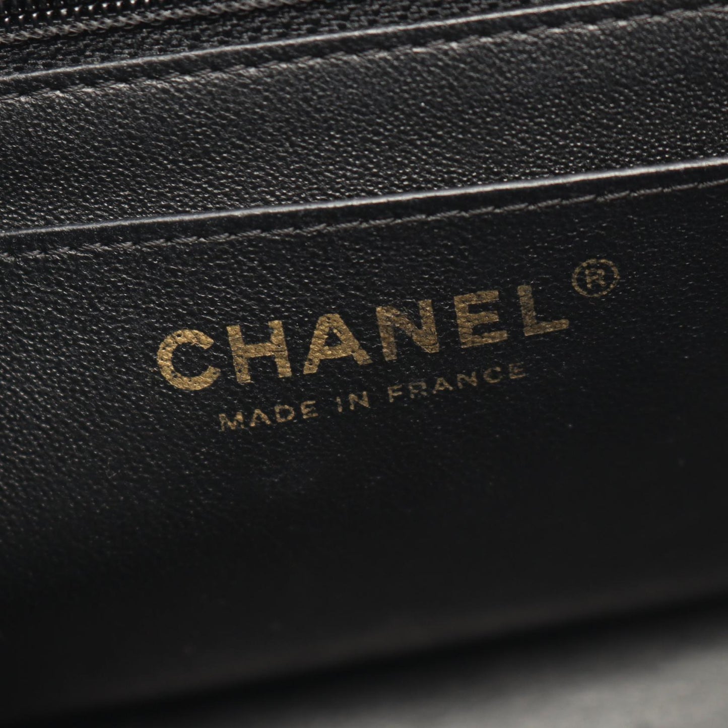 シェブロン Vステッチ ミニ チェーンショルダーバッグ ラムスキン ブラック ゴールド金具 シャネル バッグ CHANEL