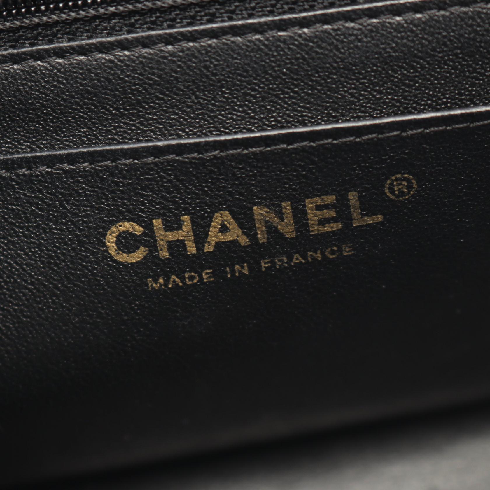 シェブロン Vステッチ ミニ チェーンショルダーバッグ ラムスキン ブラック ゴールド金具 シャネル バッグ CHANEL