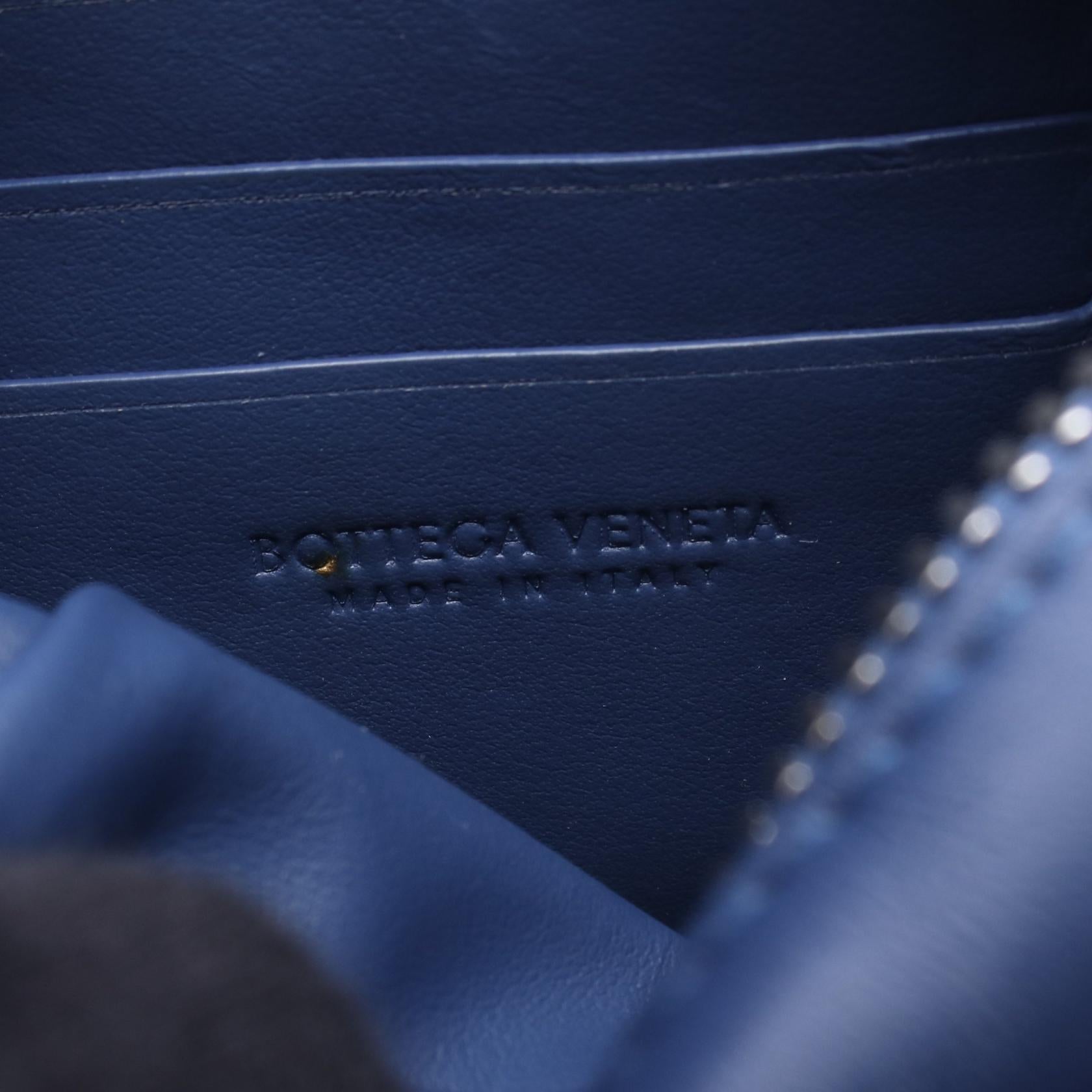 ポシェット フォンポーチ イントレチャート ショルダーバッグ レザー ネイビー ボッテガヴェネタ バッグ BOTTEGA VENETA