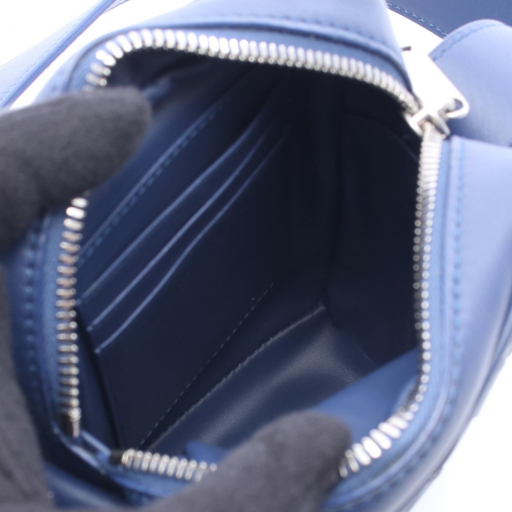 ポシェット フォンポーチ イントレチャート ショルダーバッグ レザー ネイビー ボッテガヴェネタ バッグ BOTTEGA VENETA