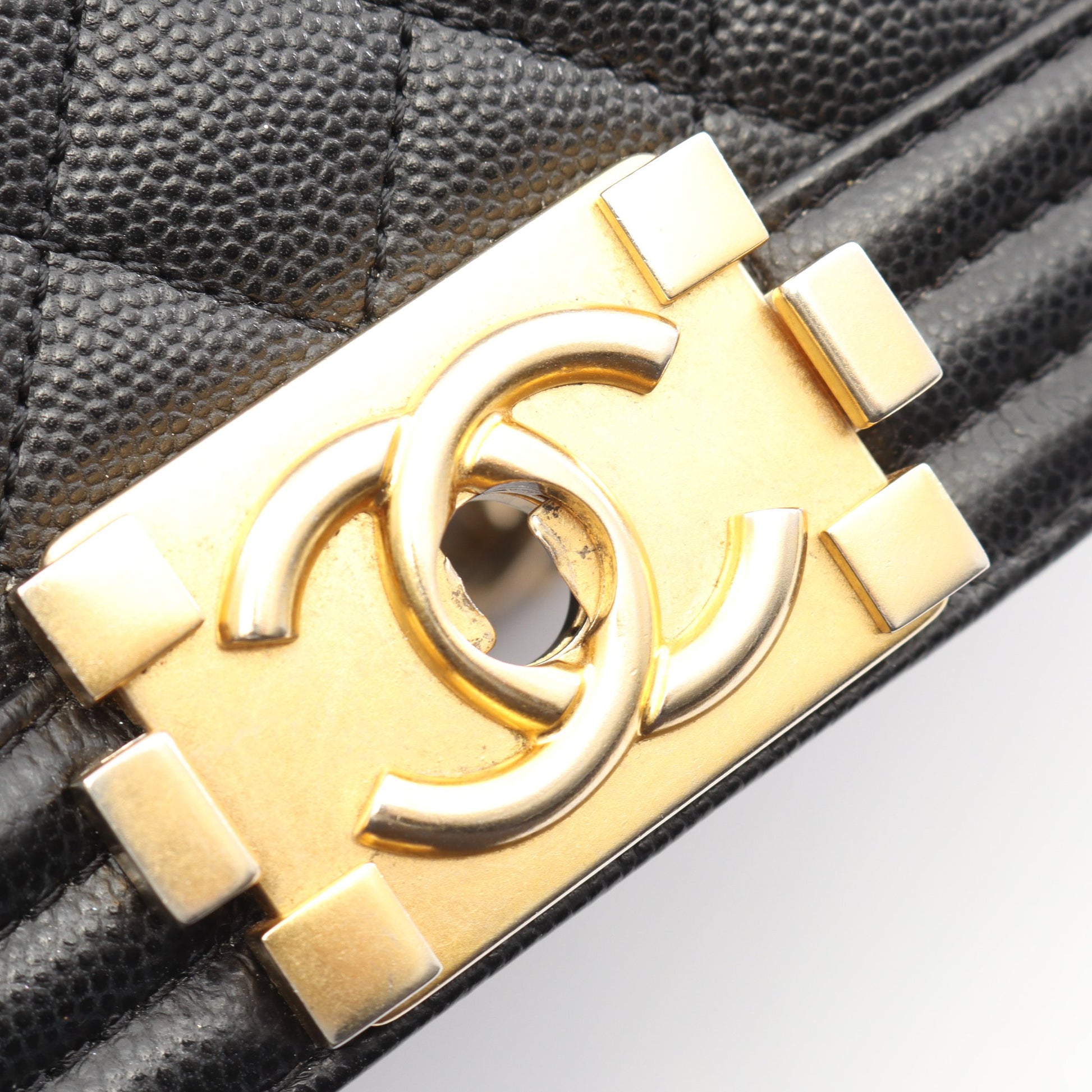 ボーイシャネル チェーンショルダーバッグ キャビアスキン ブラック ゴールド金具 シャネル バッグ CHANEL