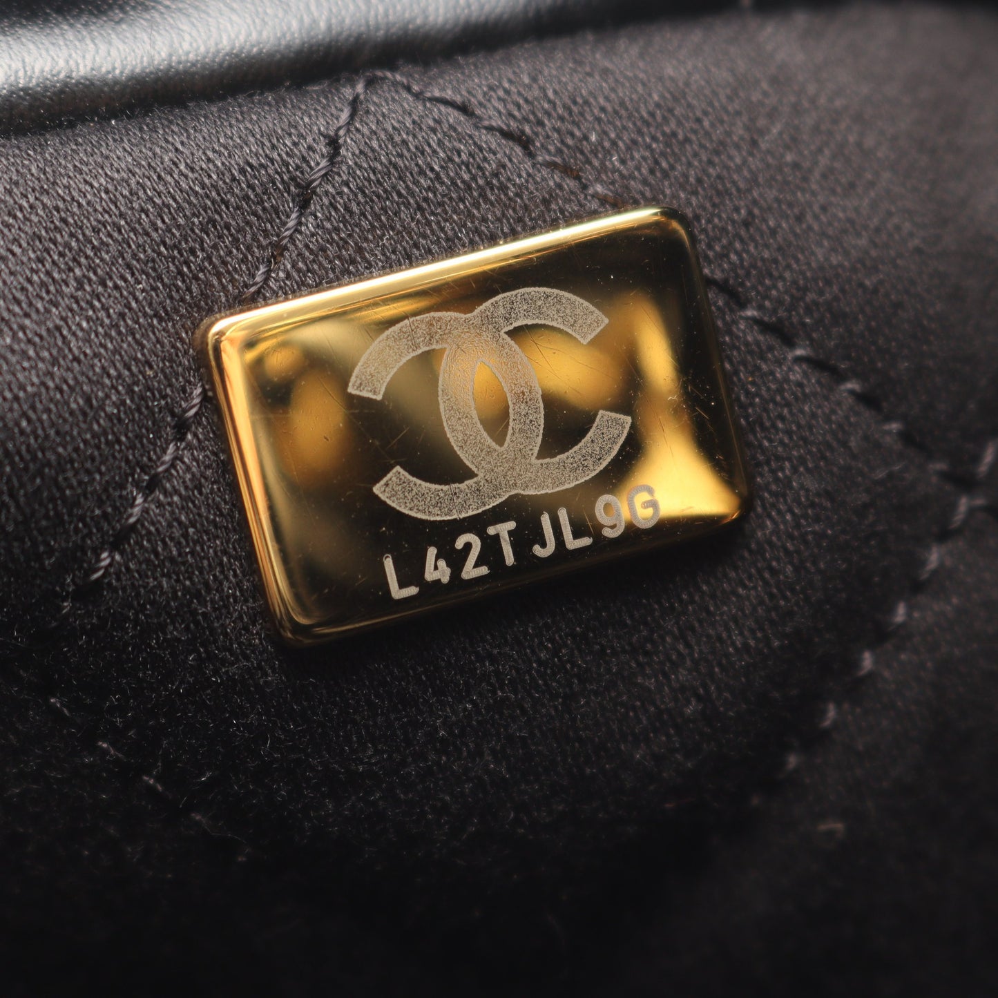 CHANEL 22 ミニ チェーンショルダーバッグ ラムスキン ブラック ゴールド金具 シャネル バッグ CHANEL