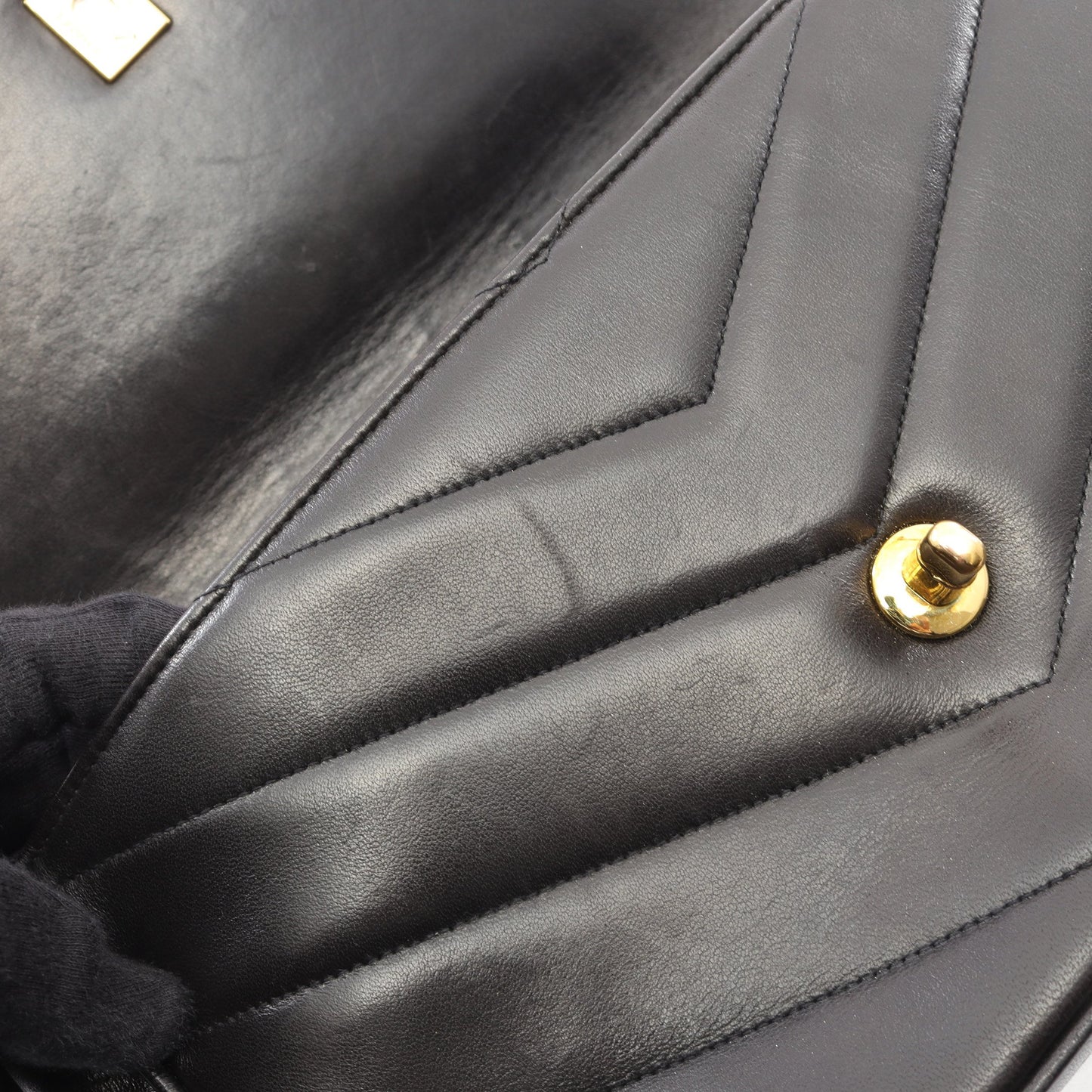Vステッチ チェーンショルダーバッグ ラムスキン ブラック ゴールド金具 シャネル バッグ CHANEL