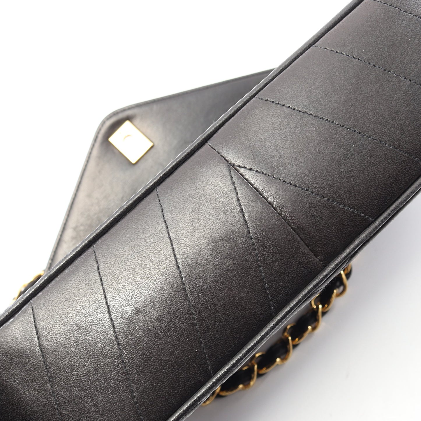 Vステッチ チェーンショルダーバッグ ラムスキン ブラック ゴールド金具 シャネル バッグ CHANEL