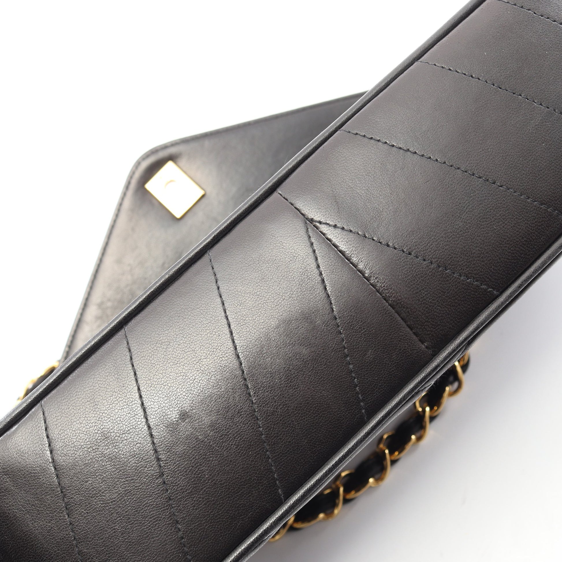Vステッチ チェーンショルダーバッグ ラムスキン ブラック ゴールド金具 シャネル バッグ CHANEL
