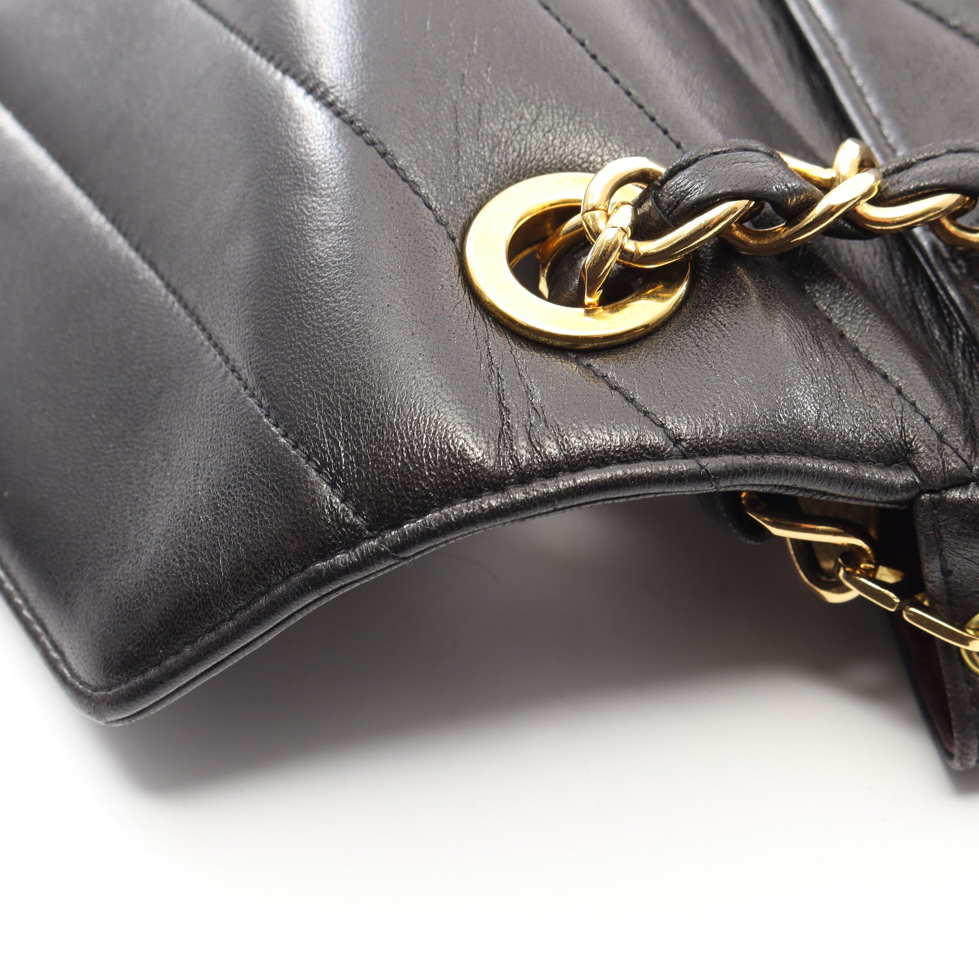 Vステッチ チェーンショルダーバッグ ラムスキン ブラック ゴールド金具 シャネル バッグ CHANEL