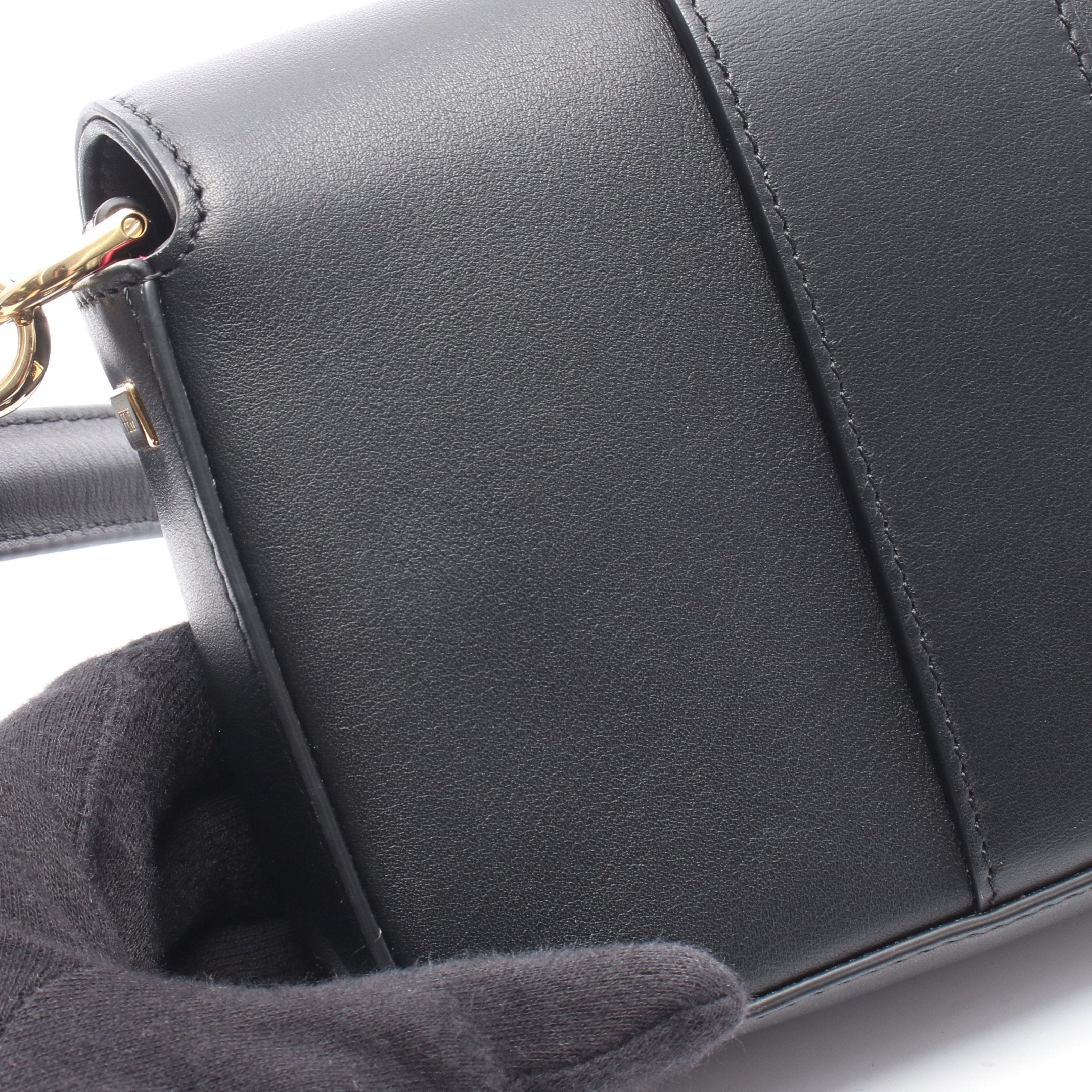 【FENDI】ブラックカラーアストラカンFUR&レザーバケットBAG30㎝美品 FENDI】ブラックカラーアストラカンFUR&レザーバケットBAG30㎝美品