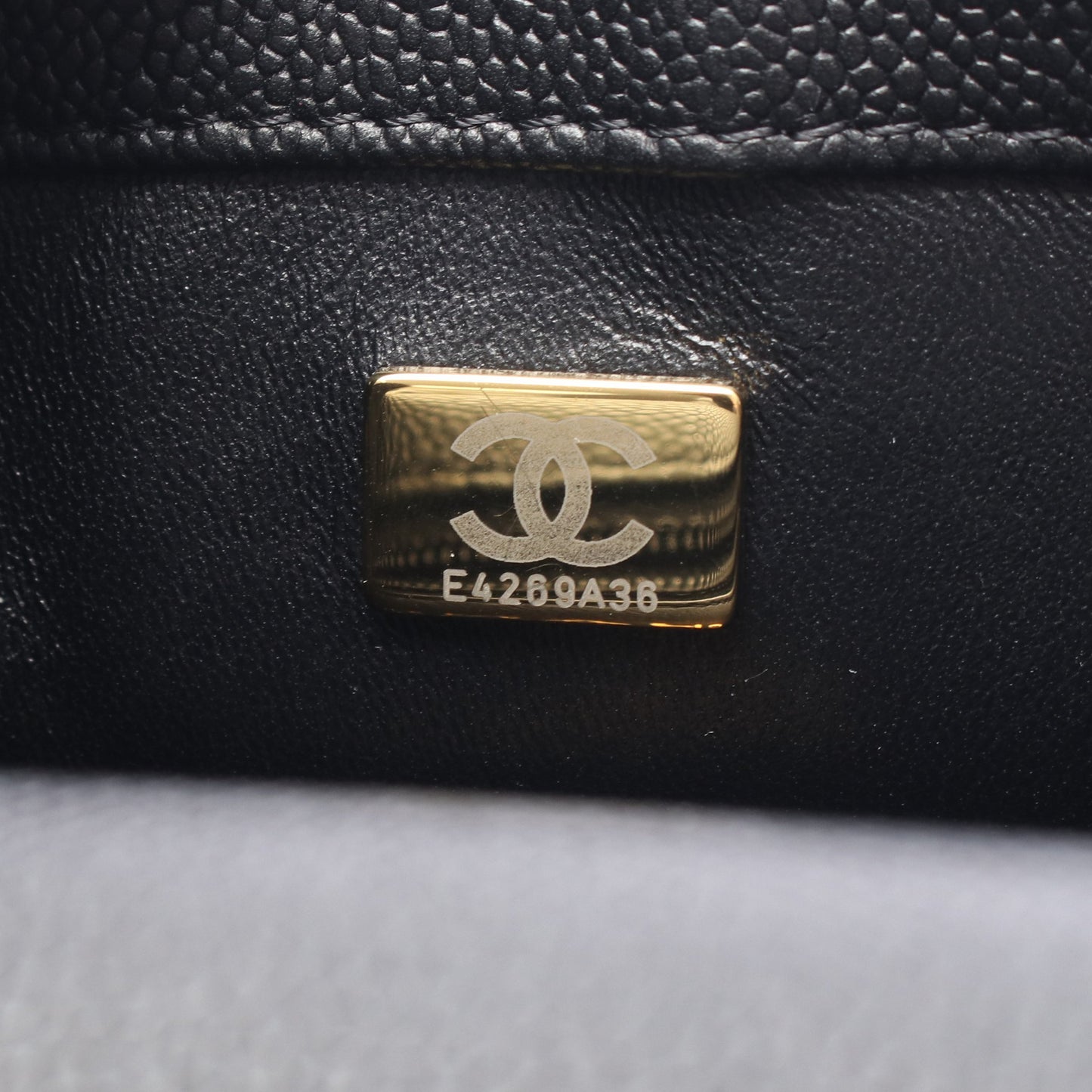 マトラッセ Wチェーンショルダーバッグ キャビアスキン ブラック ゴールド金具 シャネル バッグ CHANEL