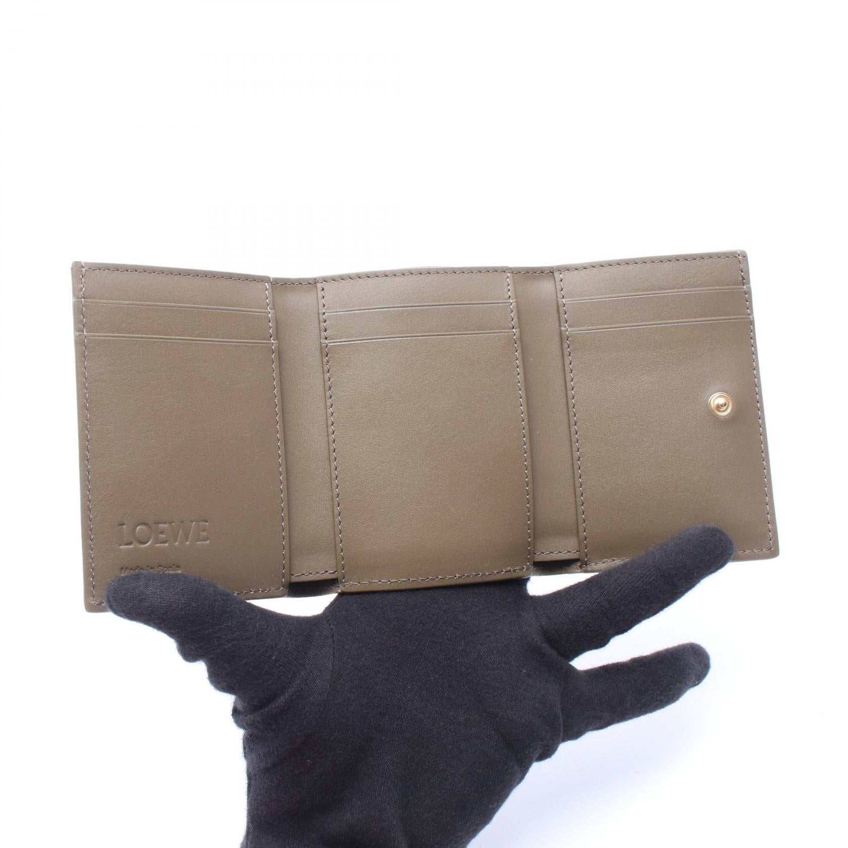 LOEWE アナグラム トライフォールド ウォレット 三つ折り財布 ブラウン系 LOEWE（ロエベ） 中古 三つ折り財布 レディース ブランド アナグラム