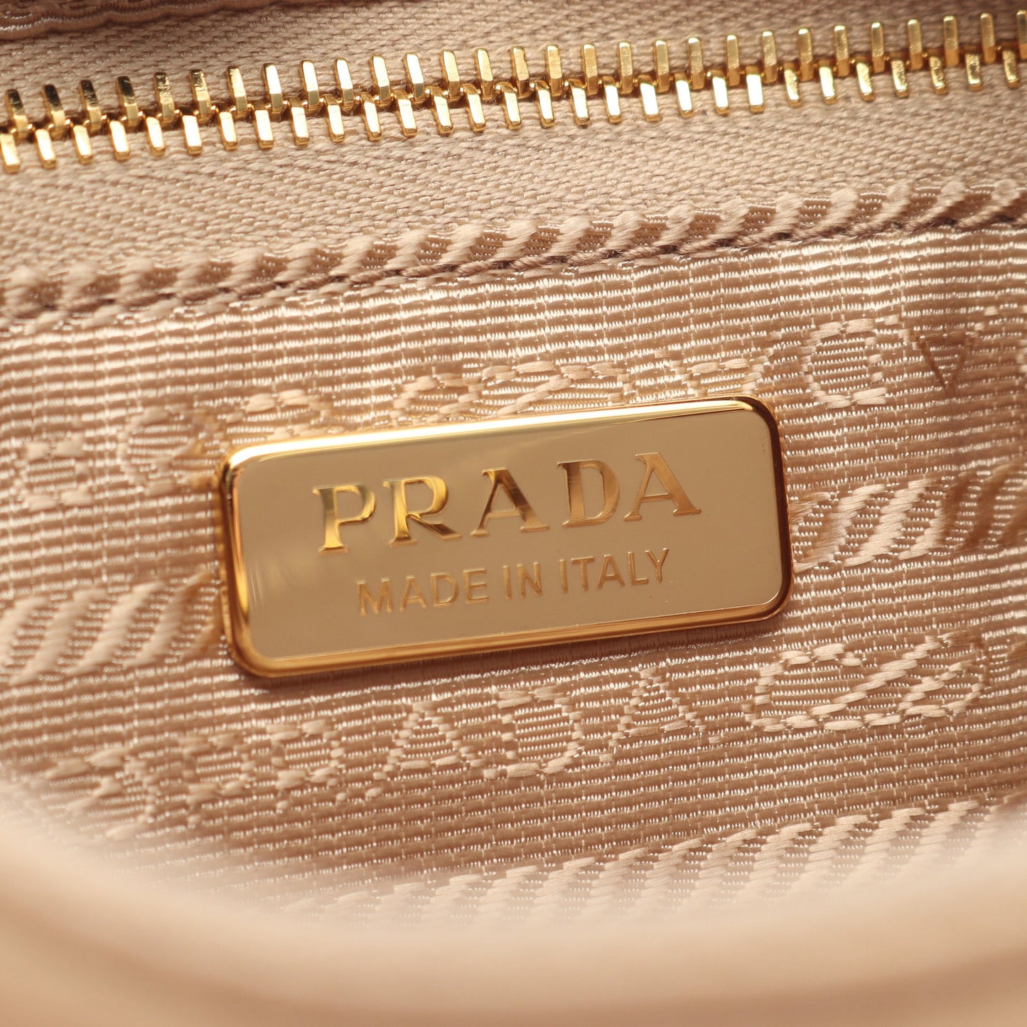 Re-Edition 2005 Re-Nylon ミニバッグ ハンドバッグ ナイロン サフィアーノレザー ベージュ プラダ バッグ PRADA