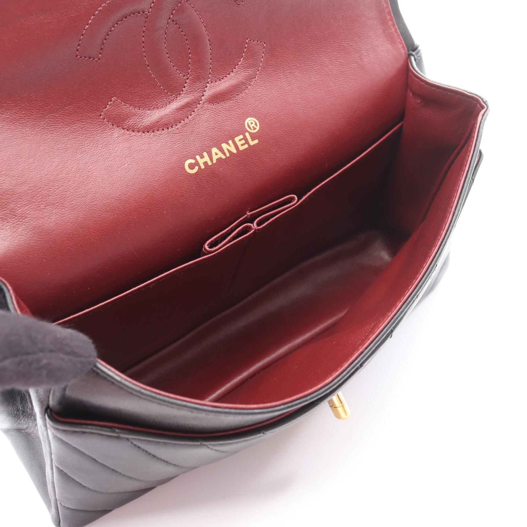 専用ページですCHANEL シェブロン シングルフラップチェーンショルダーバッグ CHANEL チェーンショルダーバッグ シェブロン Vステッチ ゴールド金具