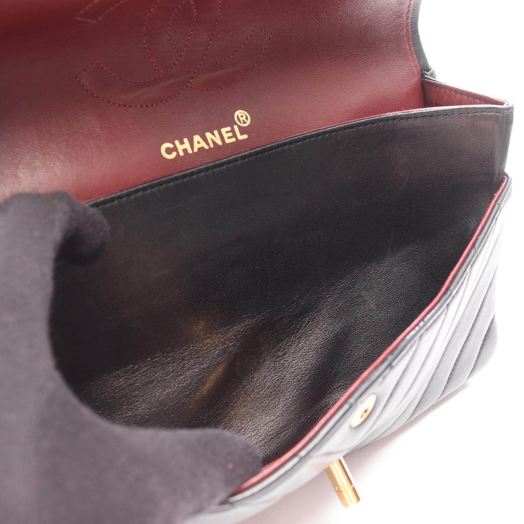 シェブロン Vステッチ Wフラップ Wチェーンショルダーバッグ ラムスキン ブラック ゴールド金具 シャネル バッグ CHANEL
