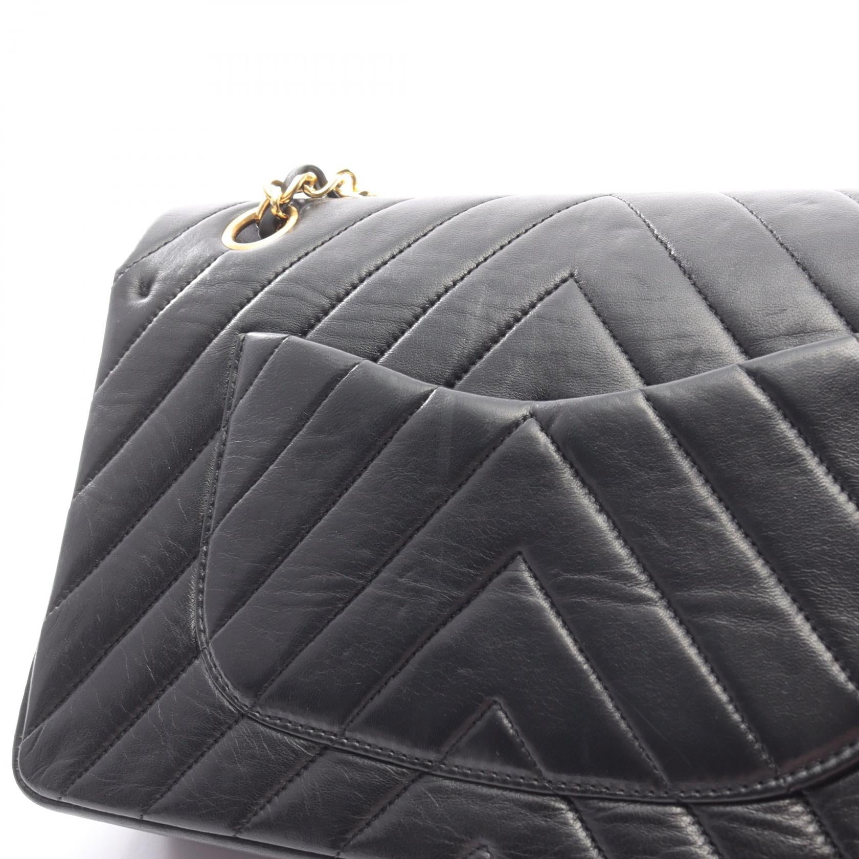 CHANEL シャネル ショルダーバッグ シェブロン Vステッチ Wフラップ CHANEL（シャネル） CHANEL Vステッチ フラップ ショルダーバッグ