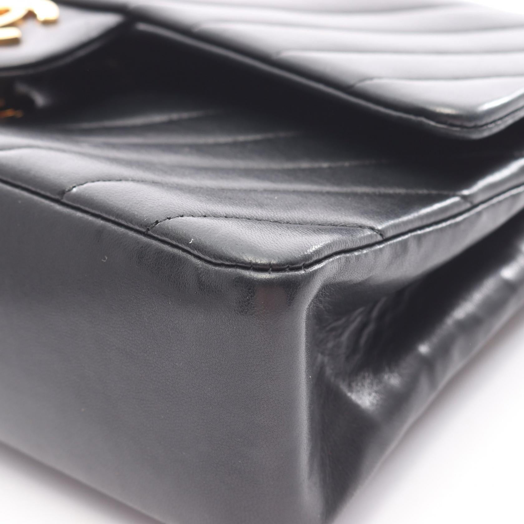 シャネル CHANEL シェブロンVステッチチェーンウォレット 26番台 ブラック ゴールド金具 ラムスキン レディース ショルダーバッグ シャネル CHANEL シェブロンVステッチチェーンウォレット 26番台