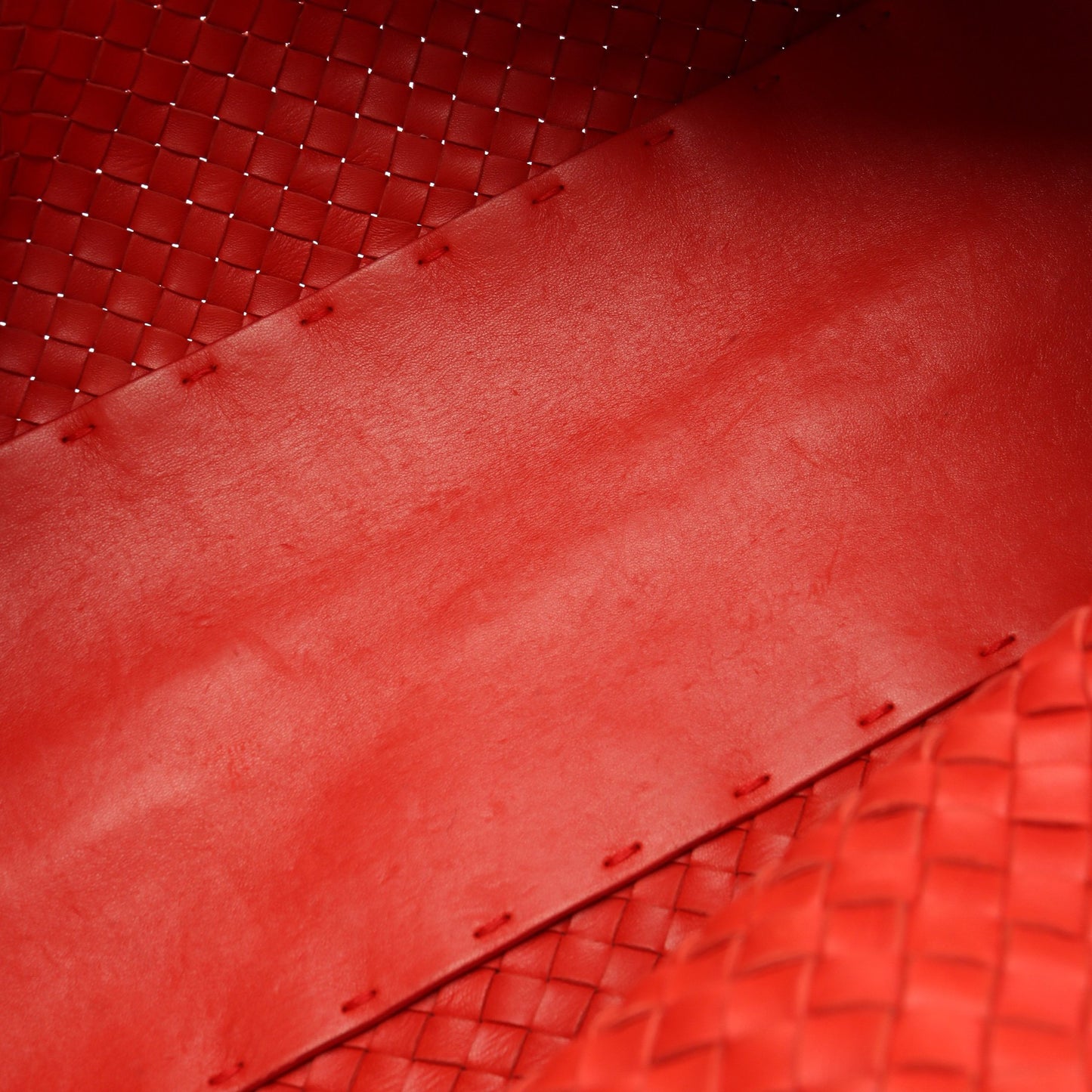 カバMM イントレチャート ハンドバッグ トートバッグ レザー レッド ボッテガヴェネタ バッグ BOTTEGA VENETA