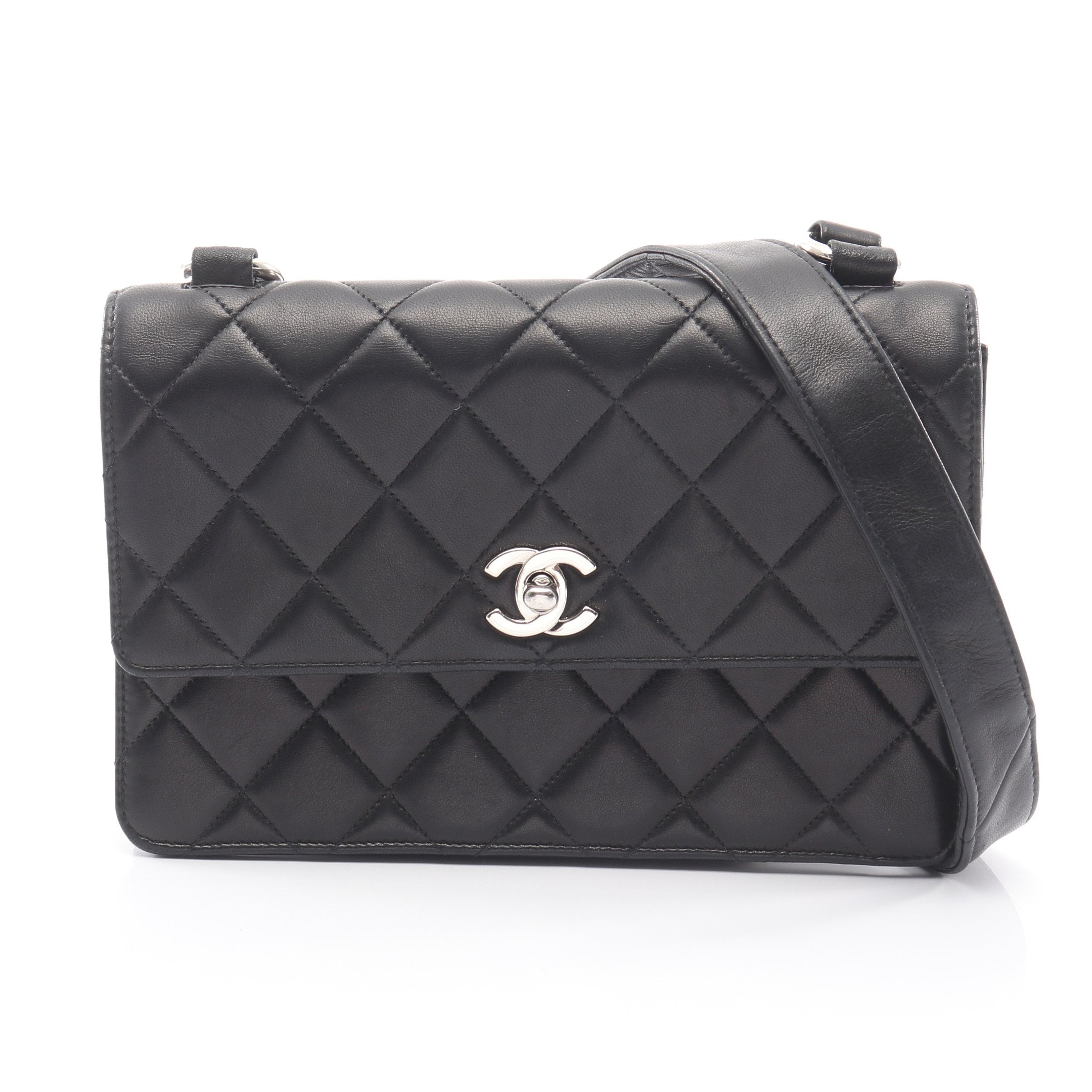 美品 CHANEL マトラッセ ラウンド ショルダーバッグ ラムスキン ブラック CHANEL（シャネル） マトラッセ ショルダーバッグ ラムスキン ブラック